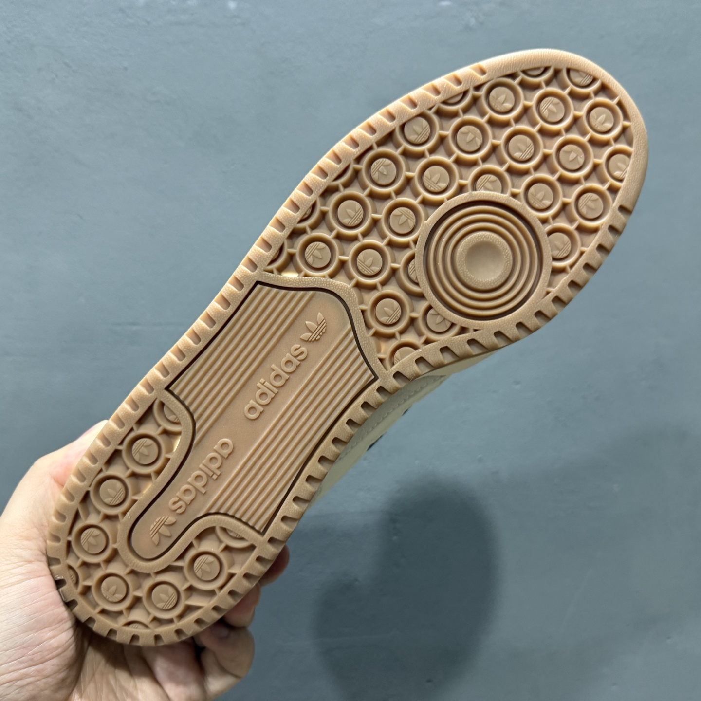 Adidas Forum Low CL 潮流休闲运动板鞋以复古篮球鞋 JH7940