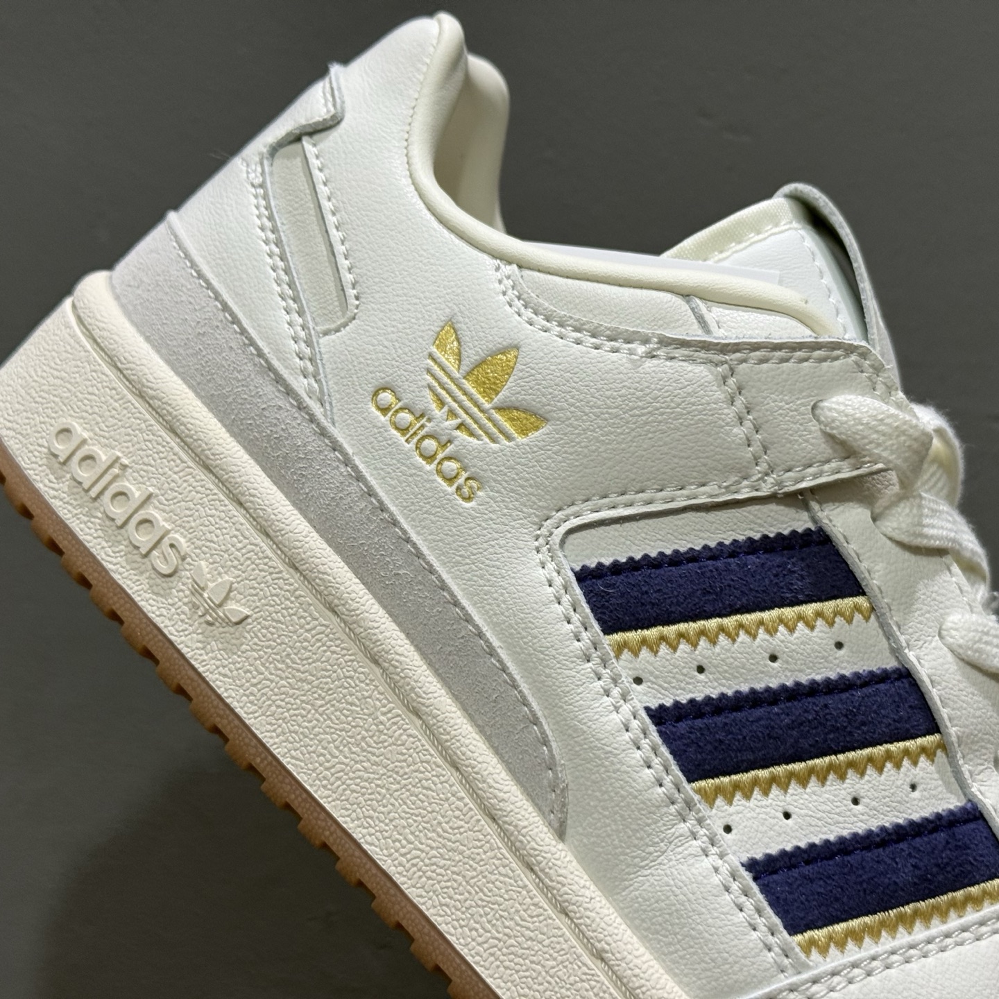 Adidas Forum Low CL 潮流休闲运动板鞋以复古篮球鞋 JH7940