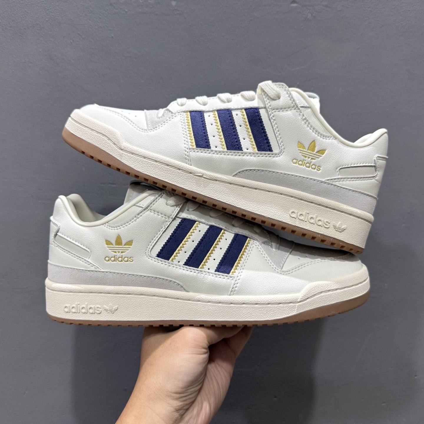 Adidas Forum Low CL 潮流休闲运动板鞋以复古篮球鞋 JH7940