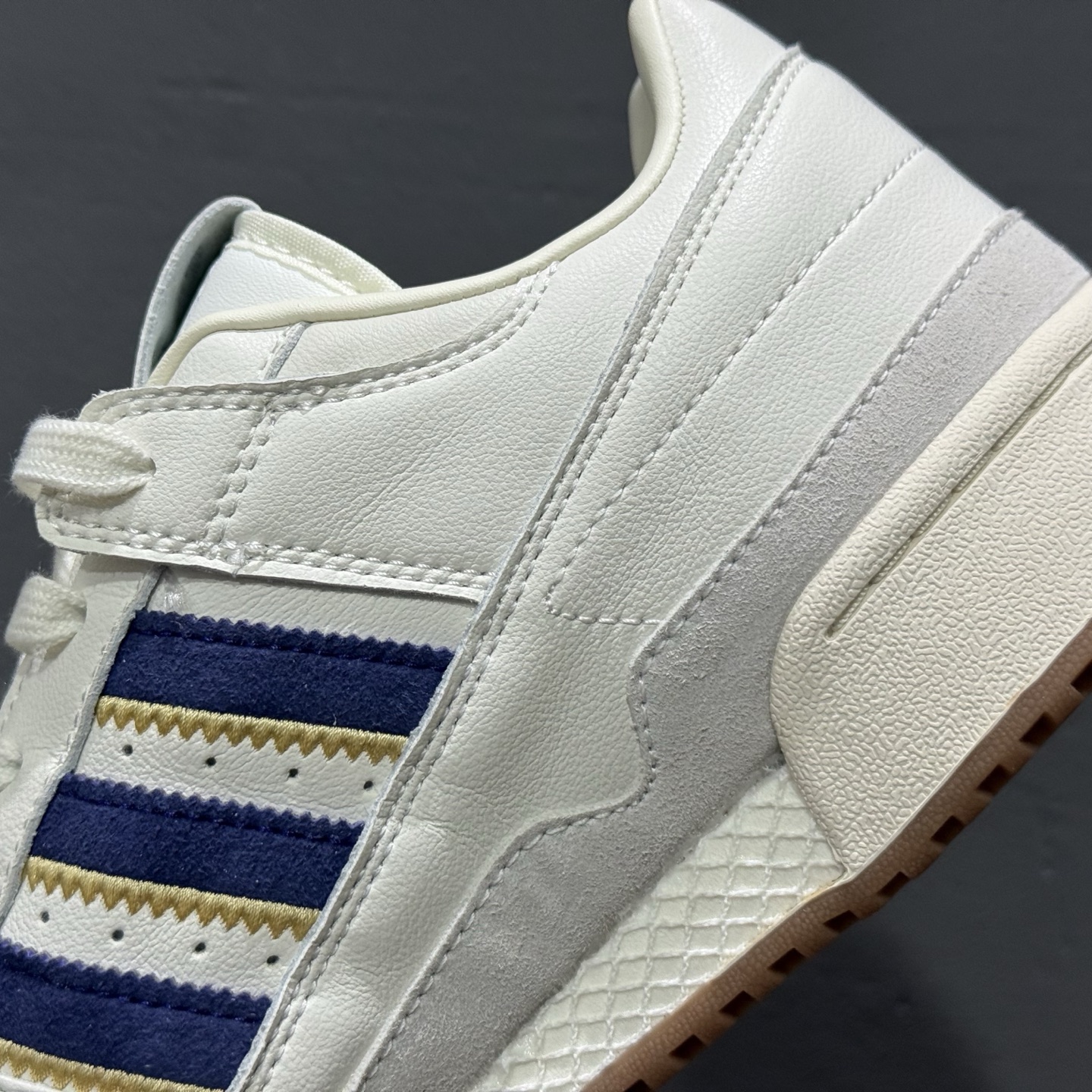 Adidas Forum Low CL 潮流休闲运动板鞋以复古篮球鞋 JH7940