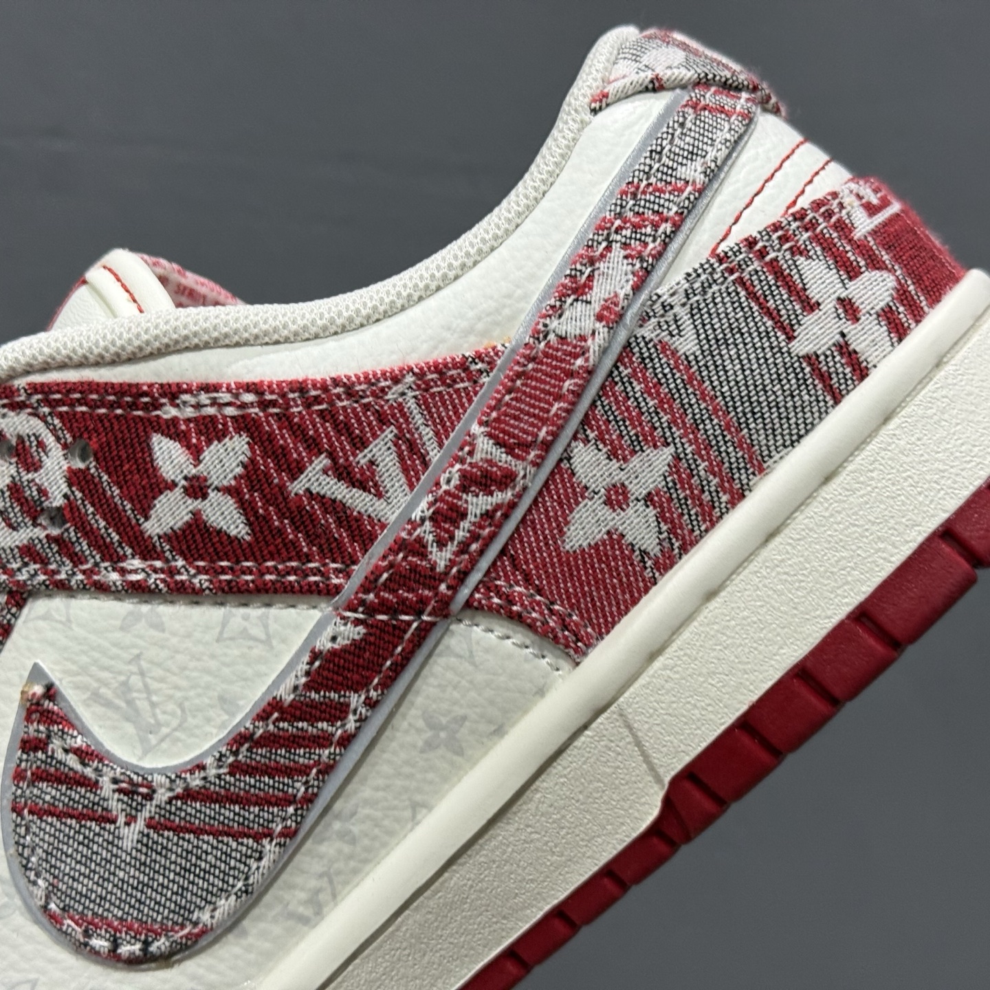 Nike SB Dunk Low LV联名 灰红牛仔 周年高端定制 低帮休闲板鞋 SC9772-809