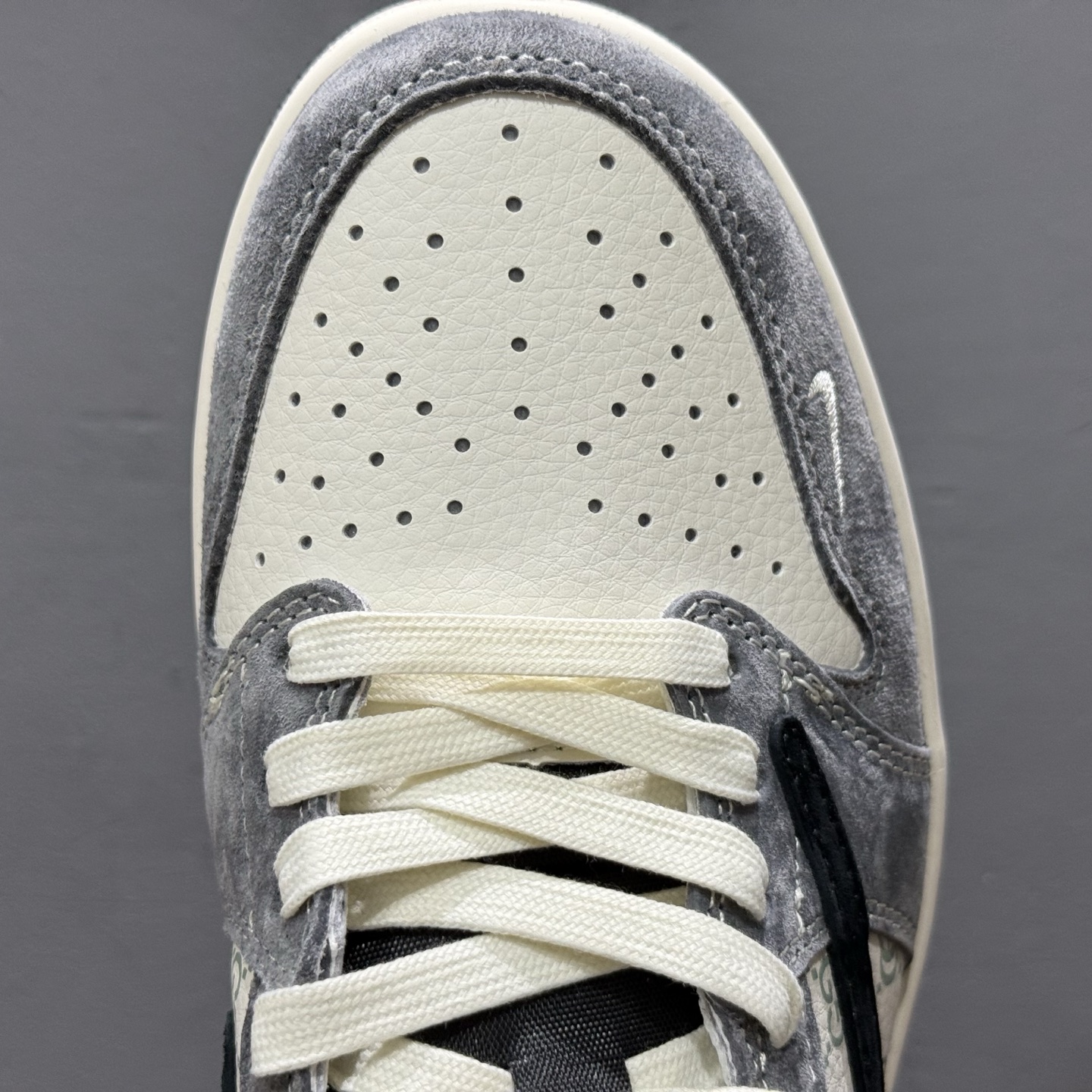 Nk SB Dunk Low 斯图西联名-米白蓝勾 周年高端定制 低帮休闲板鞋 SJ2068-137