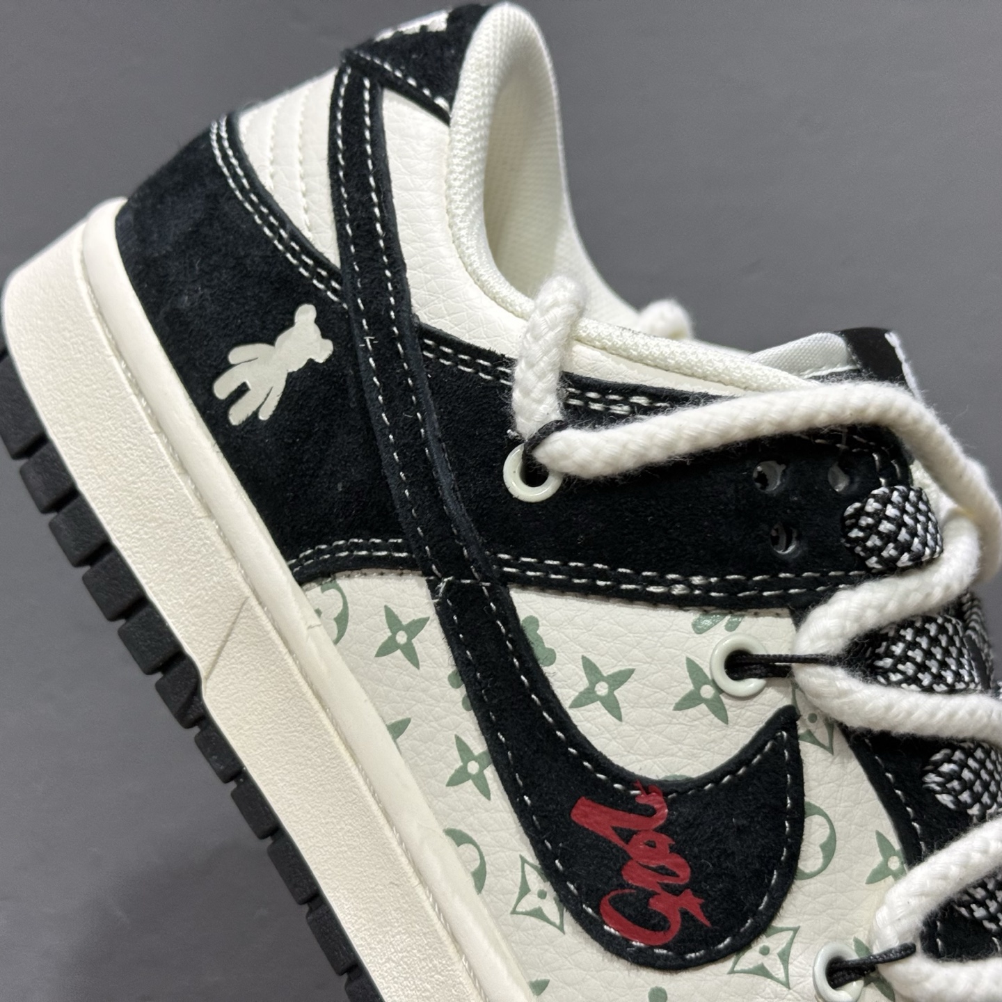 C版 Nike SB Dunk Low x Supreme暴力熊联名款 白黑绑带  SJ2068-290