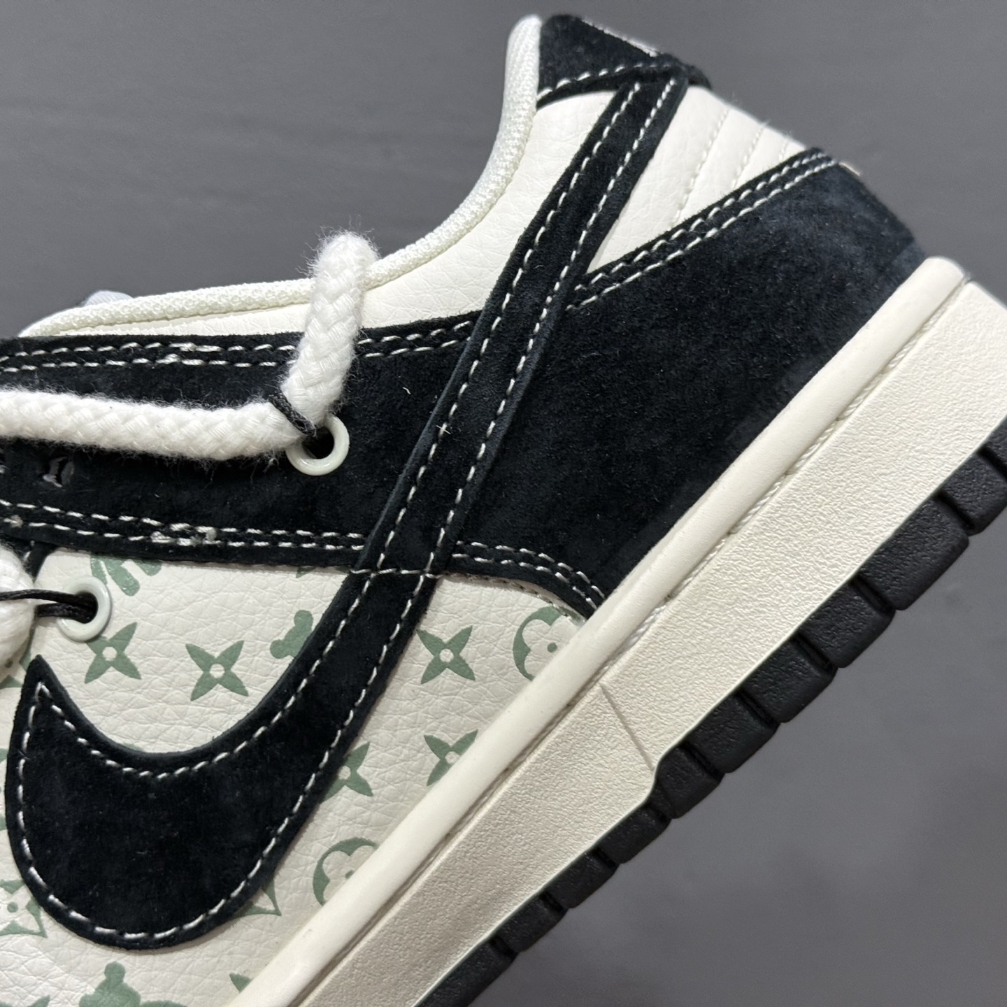 C版 Nike SB Dunk Low x Supreme暴力熊联名款 白黑绑带  SJ2068-290