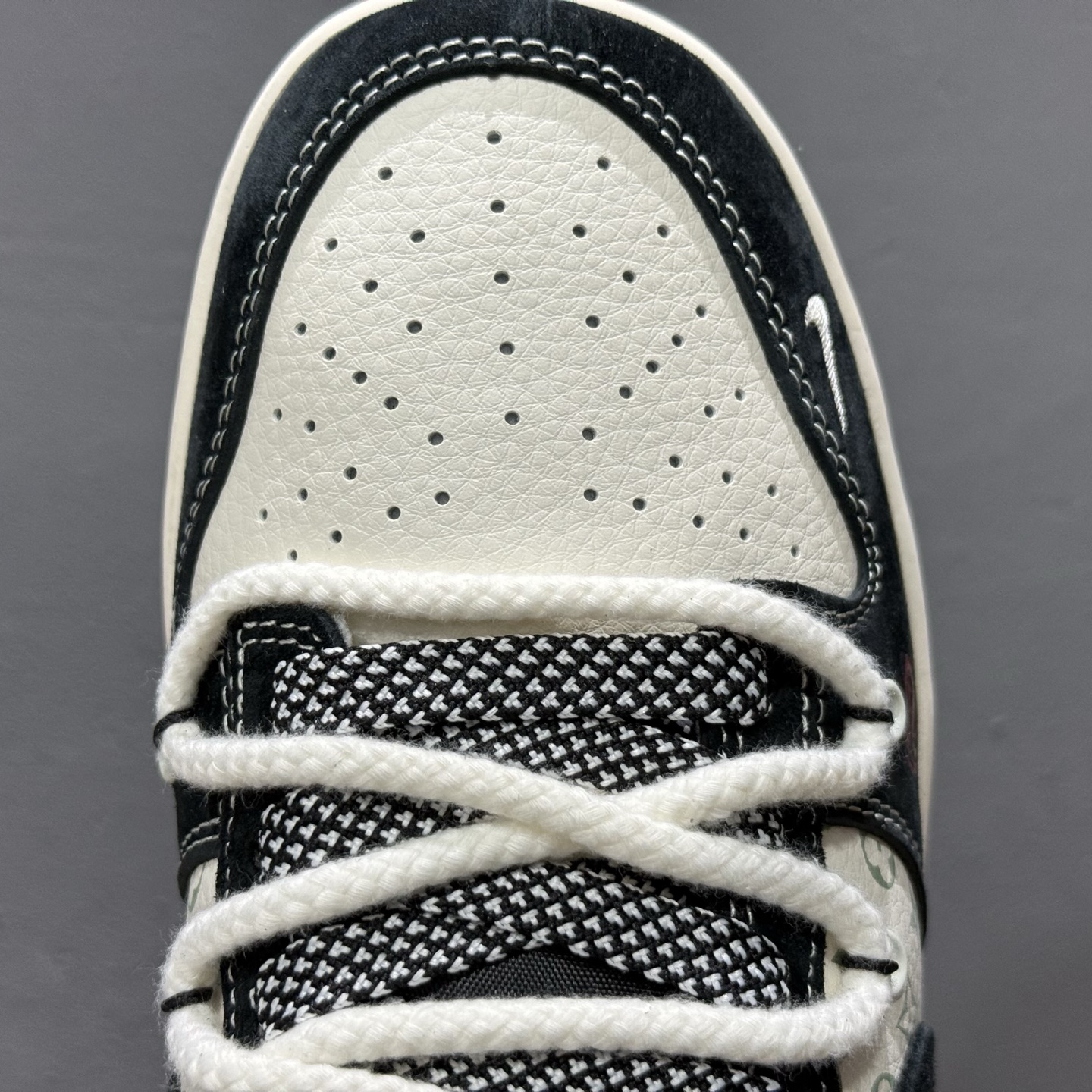 C版 Nike SB Dunk Low x Supreme暴力熊联名款 白黑绑带  SJ2068-290