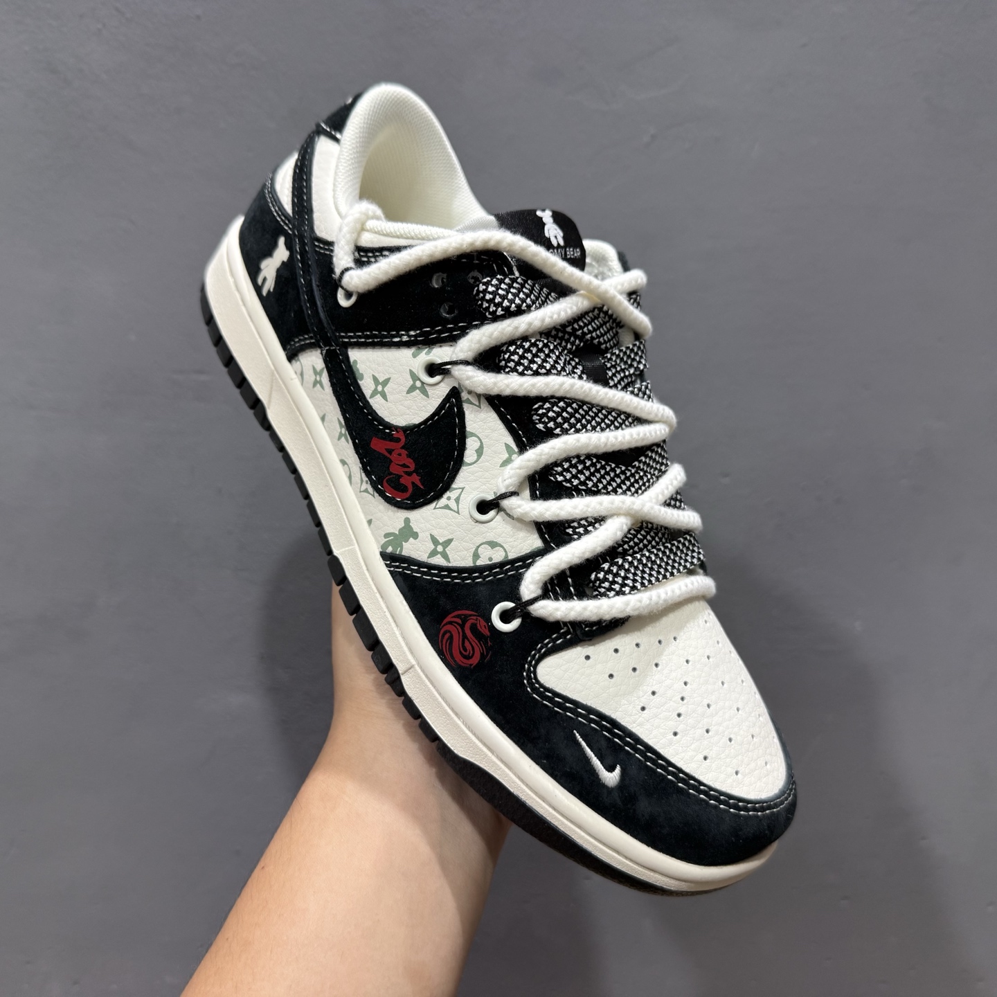C版 Nike SB Dunk Low x Supreme暴力熊联名款 白黑绑带  SJ2068-290