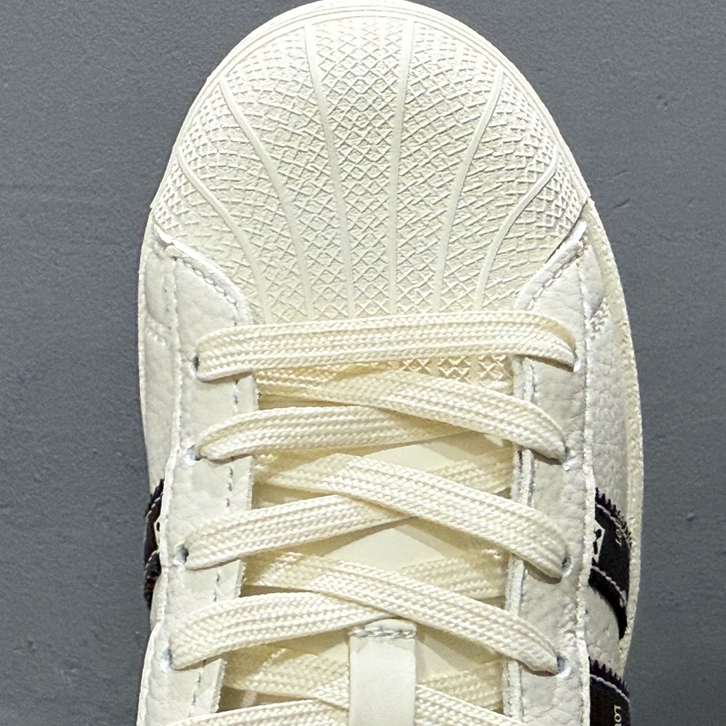 C版 Adidas Originals Superstar LV联名款 经典贝壳头 XS0015 C版 Adidas Originals Superstar LV联名款 经典贝壳头 XS0015