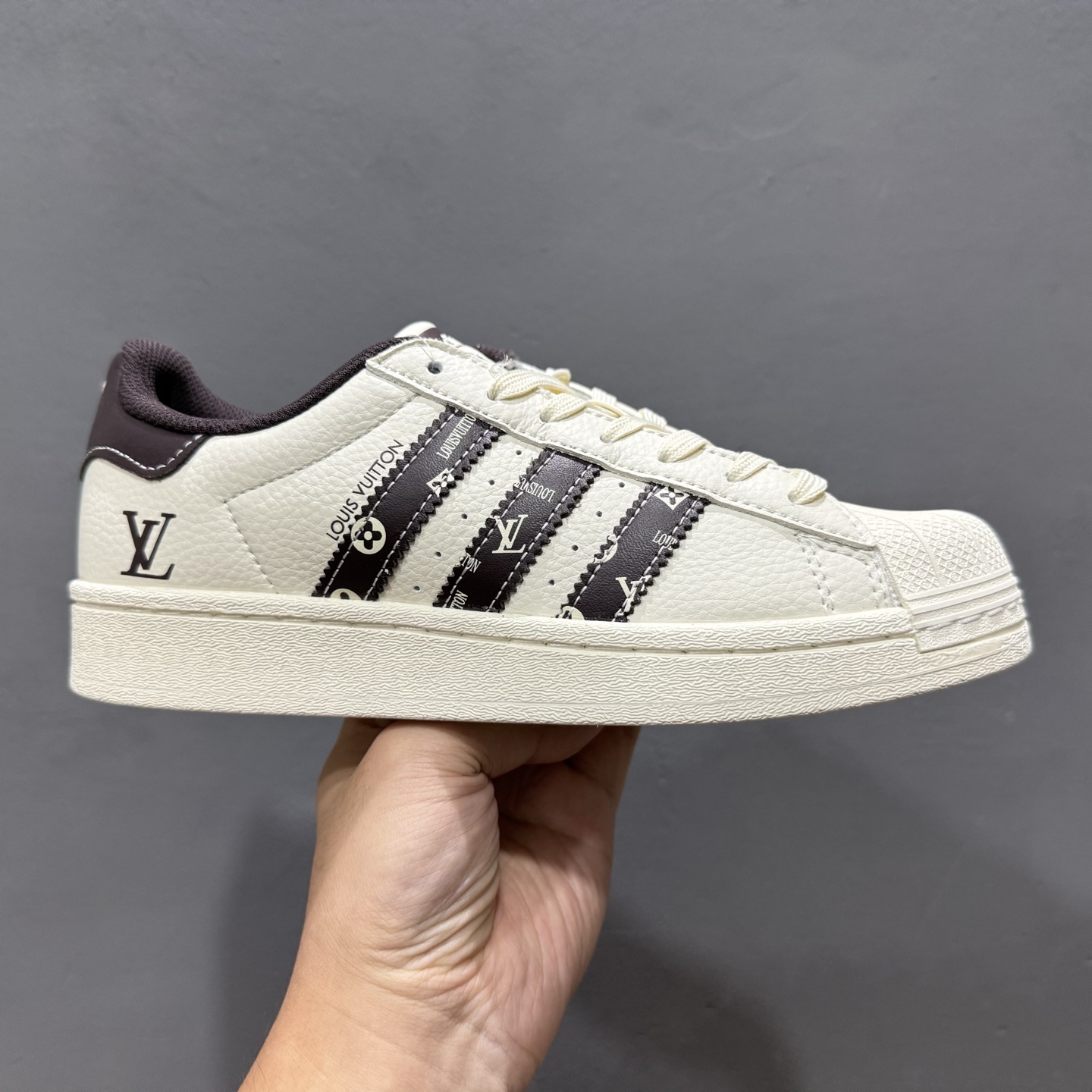 C版 Adidas Originals Superstar LV联名款 经典贝壳头 XS0015 C版 Adidas Originals Superstar LV联名款 经典贝壳头 XS0015