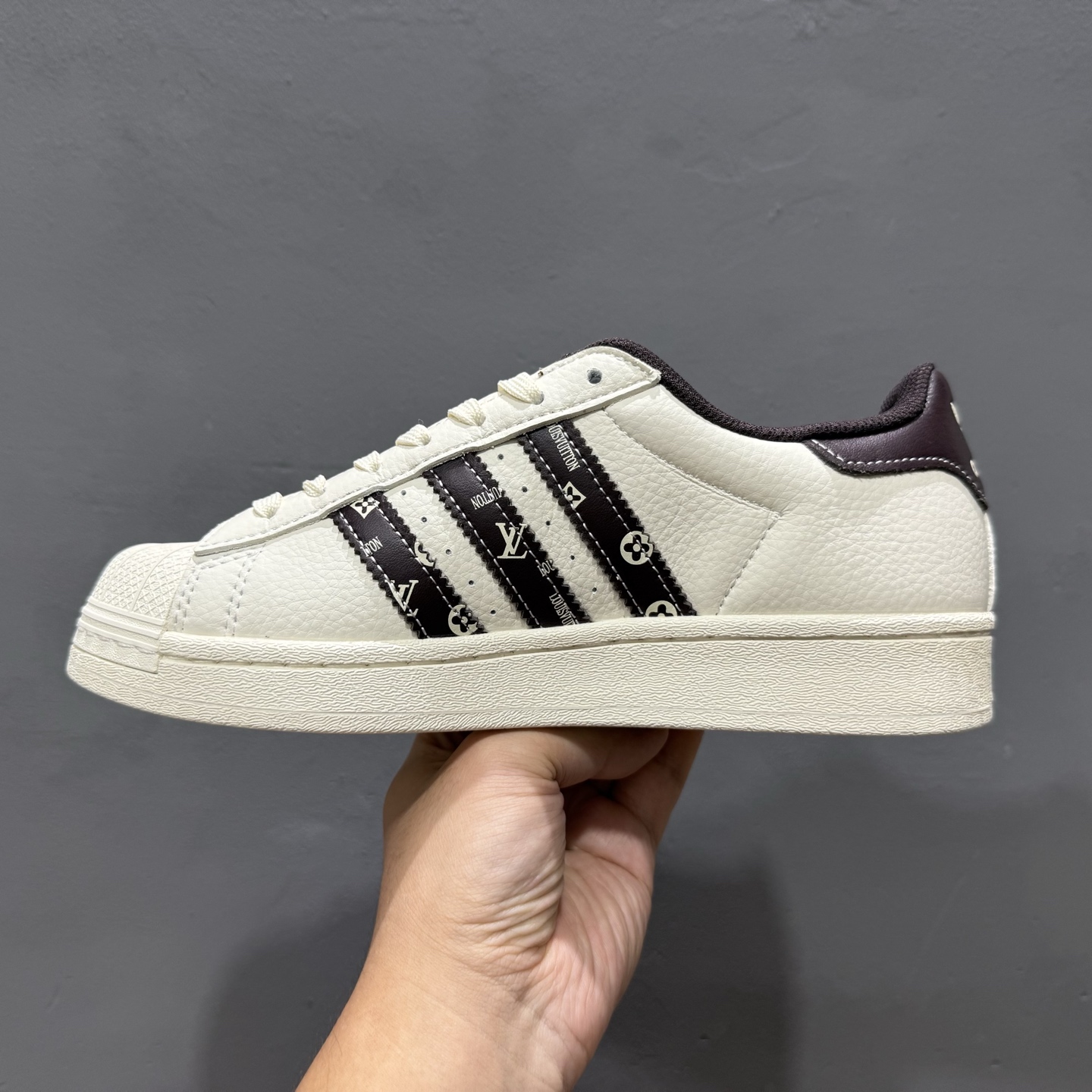 C版 Adidas Originals Superstar LV联名款 经典贝壳头 XS0015 C版 Adidas Originals Superstar LV联名款 经典贝壳头 XS0015