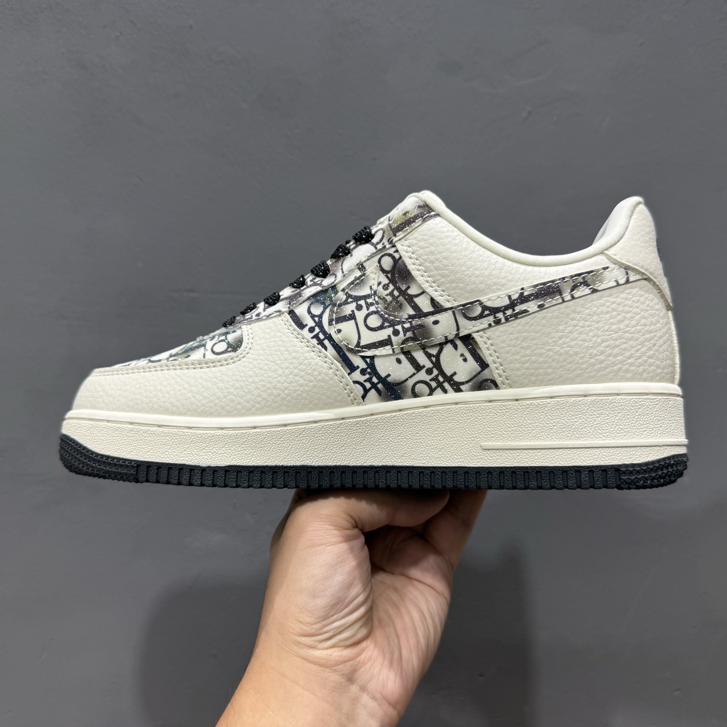 Nike Air Force 1'07 Low 迪奥联名 灰色插花 空军一号低帮休闲板鞋 DF0188-064 Nike Air Force 1'07 Low 迪奥联名 灰色插花 空军一号低帮休闲板鞋 DF0188-064