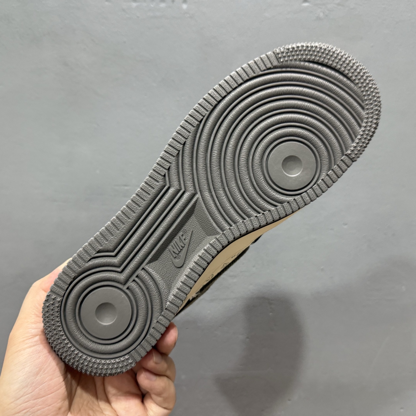 Nike Air Force 1'07 Low LV联名 黑金 空军一号低帮休闲板鞋 JJ2508-703 Nike Air Force 1'07 Low LV联名 黑金 空军一号低帮休闲板鞋 JJ2508-703