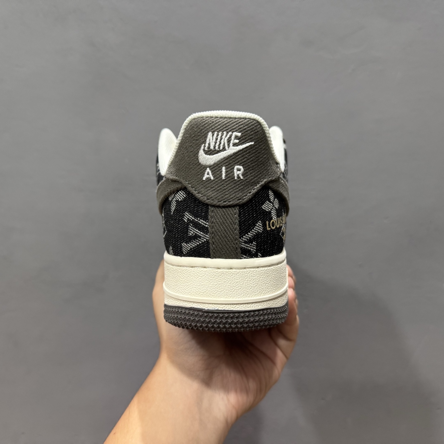 Nike Air Force 1'07 Low LV联名 黑金 空军一号低帮休闲板鞋 JJ2508-703 Nike Air Force 1'07 Low LV联名 黑金 空军一号低帮休闲板鞋 JJ2508-703