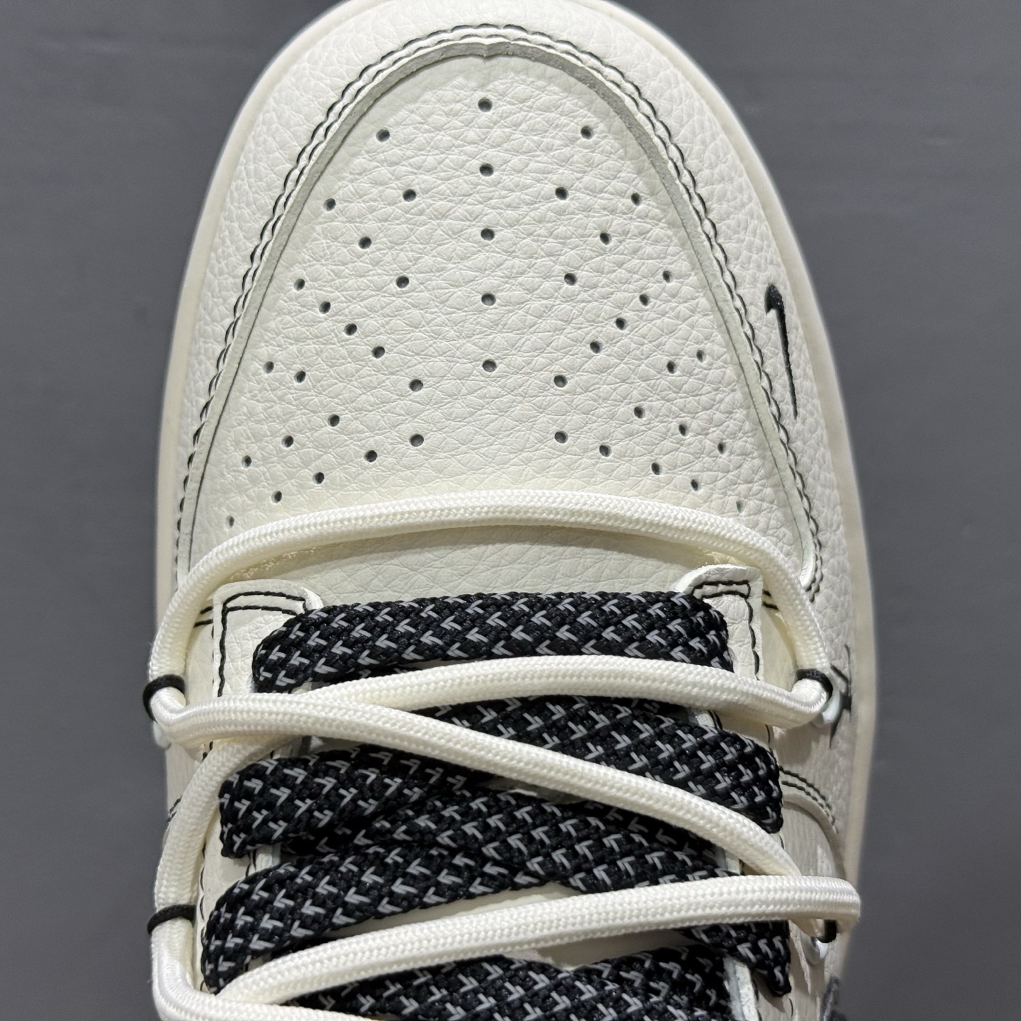 Nike SB Dunk Low LV联名绑带黑勾 低帮休闲板鞋  DM6868-076