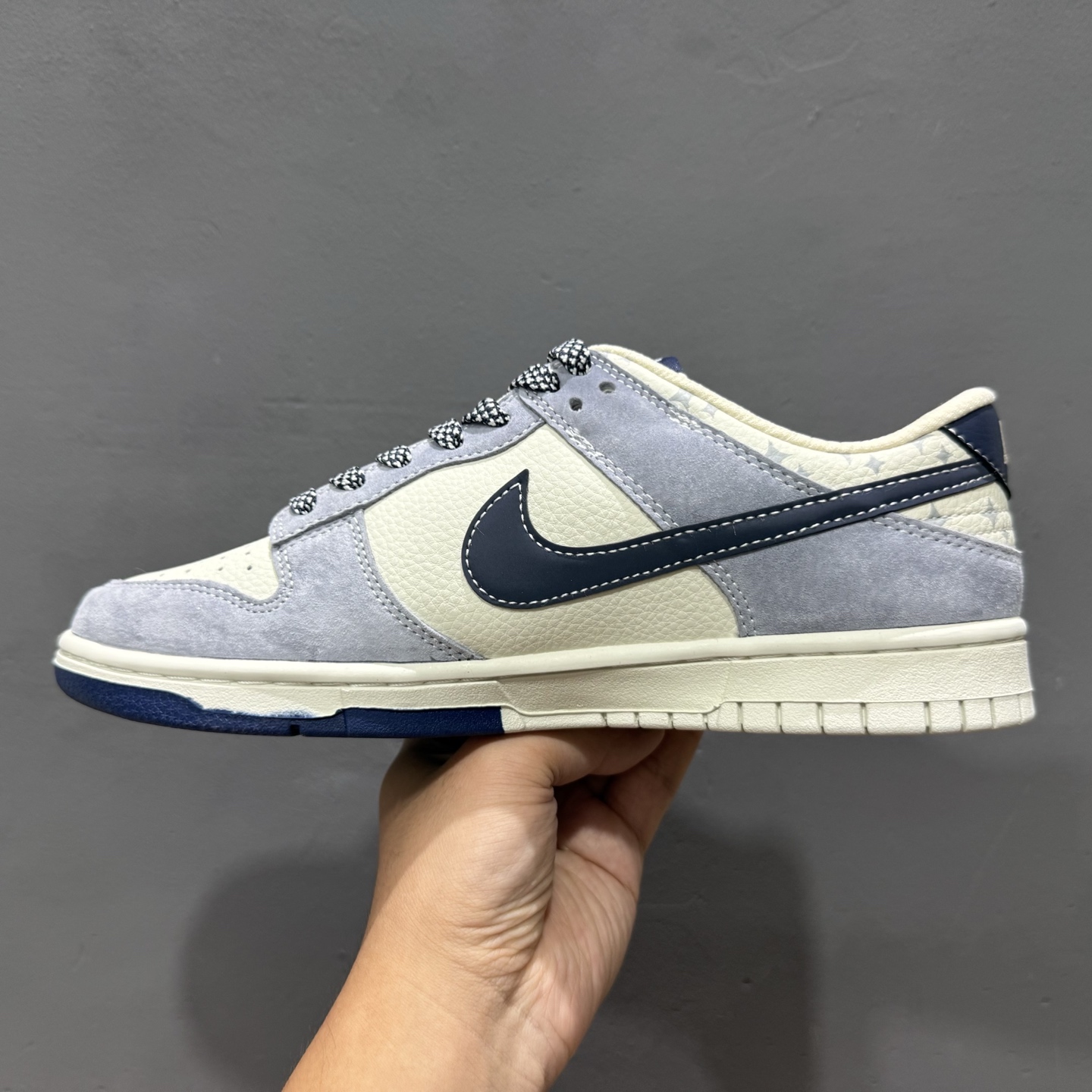 XC版Nk SB Dunk Low UN联名 米棕卡其勾  低帮休闲板鞋  DJ2024-103