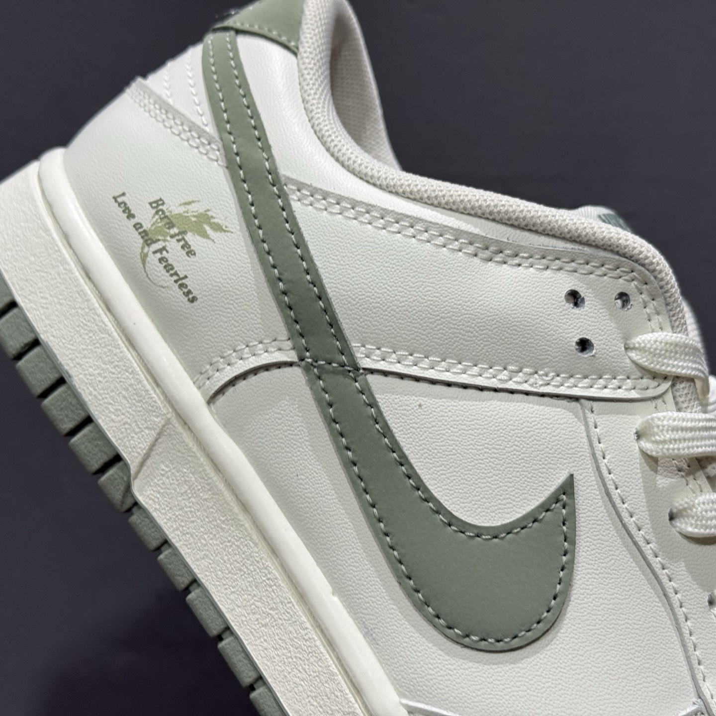 Nike SB Dunk Low 生而自由 周年 高端定制 低帮休闲板鞋 WG0406-021 Nike SB Dunk Low 生而自由 周年 高端定制 低帮休闲板鞋 WG0406-021