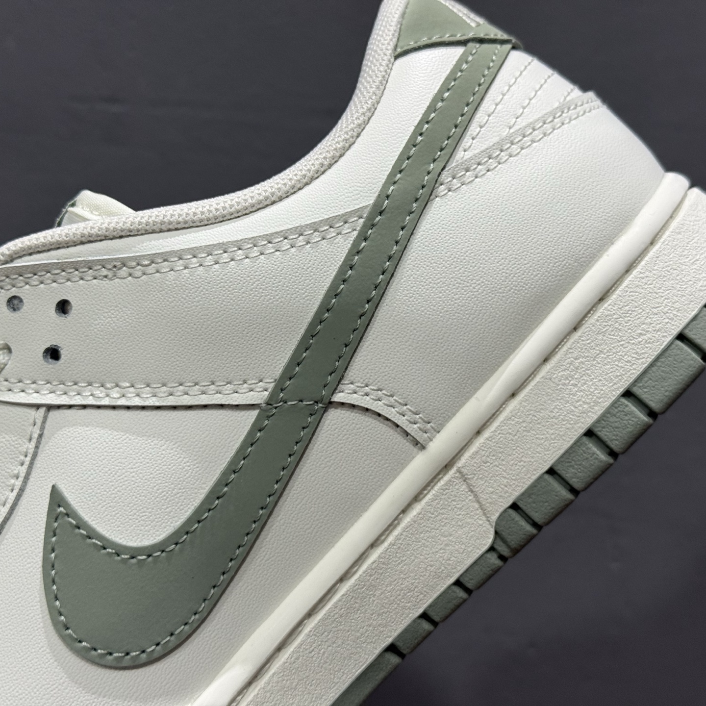 Nike SB Dunk Low 生而自由 周年 高端定制 低帮休闲板鞋 WG0406-021 Nike SB Dunk Low 生而自由 周年 高端定制 低帮休闲板鞋 WG0406-021