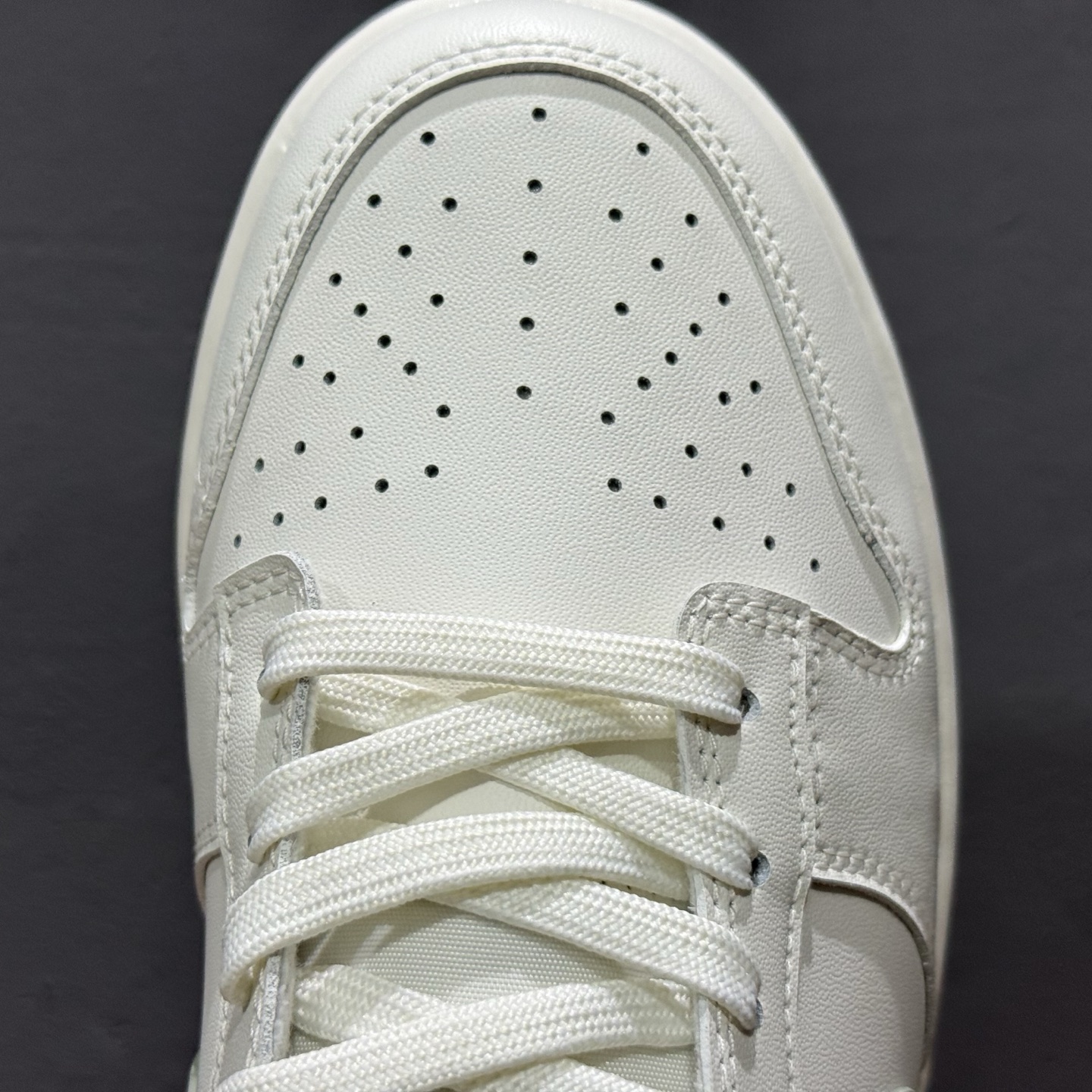 Nike SB Dunk Low 生而自由 周年 高端定制 低帮休闲板鞋 WG0406-021 Nike SB Dunk Low 生而自由 周年 高端定制 低帮休闲板鞋 WG0406-021