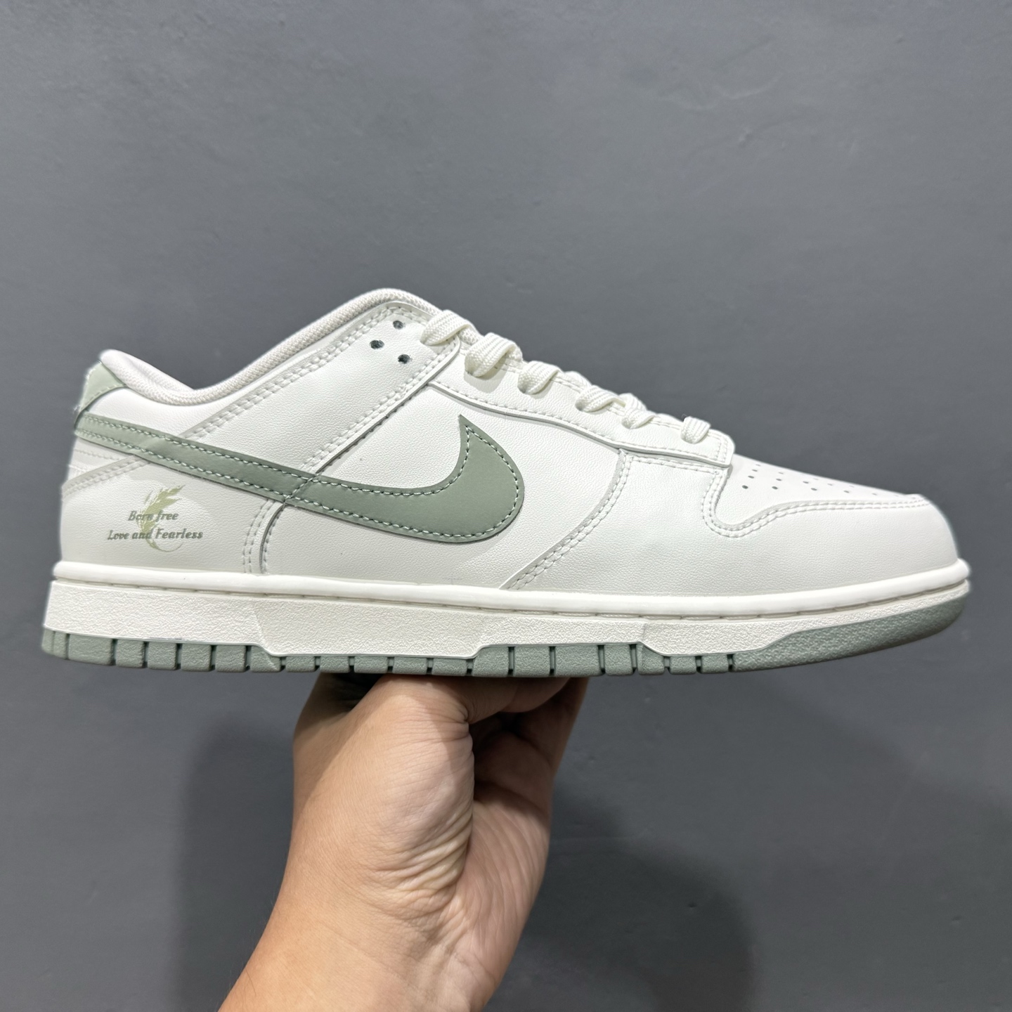 Nike SB Dunk Low 生而自由 周年 高端定制 低帮休闲板鞋 WG0406-021 Nike SB Dunk Low 生而自由 周年 高端定制 低帮休闲板鞋 WG0406-021