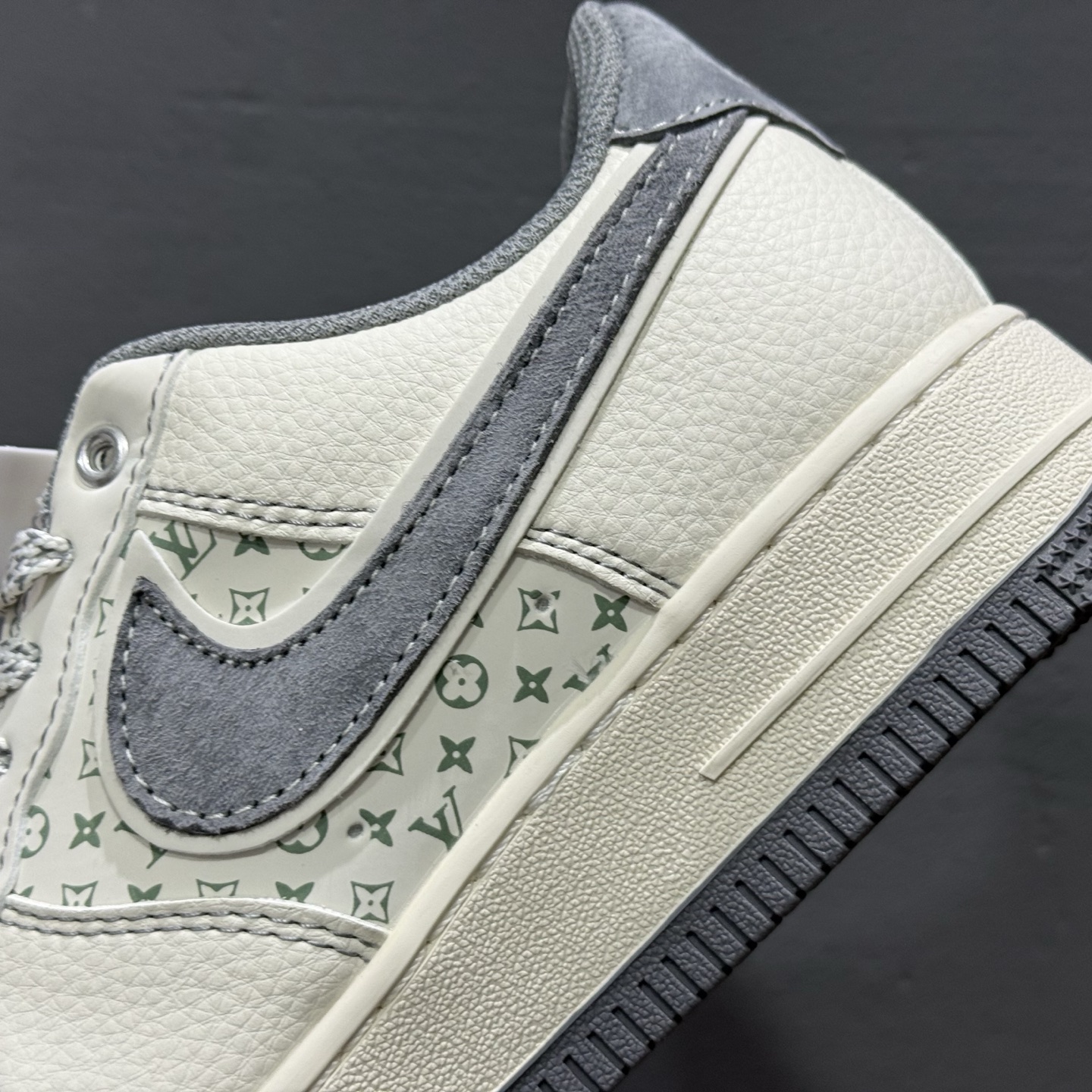 Nike Air Force 1'07 Low LV联名 米灰小双勾 空军一号低帮休闲板鞋 YX5066-350 Nike Air Force 1'07 Low LV联名 米灰小双勾 空军一号低帮休闲板鞋 YX5066-350