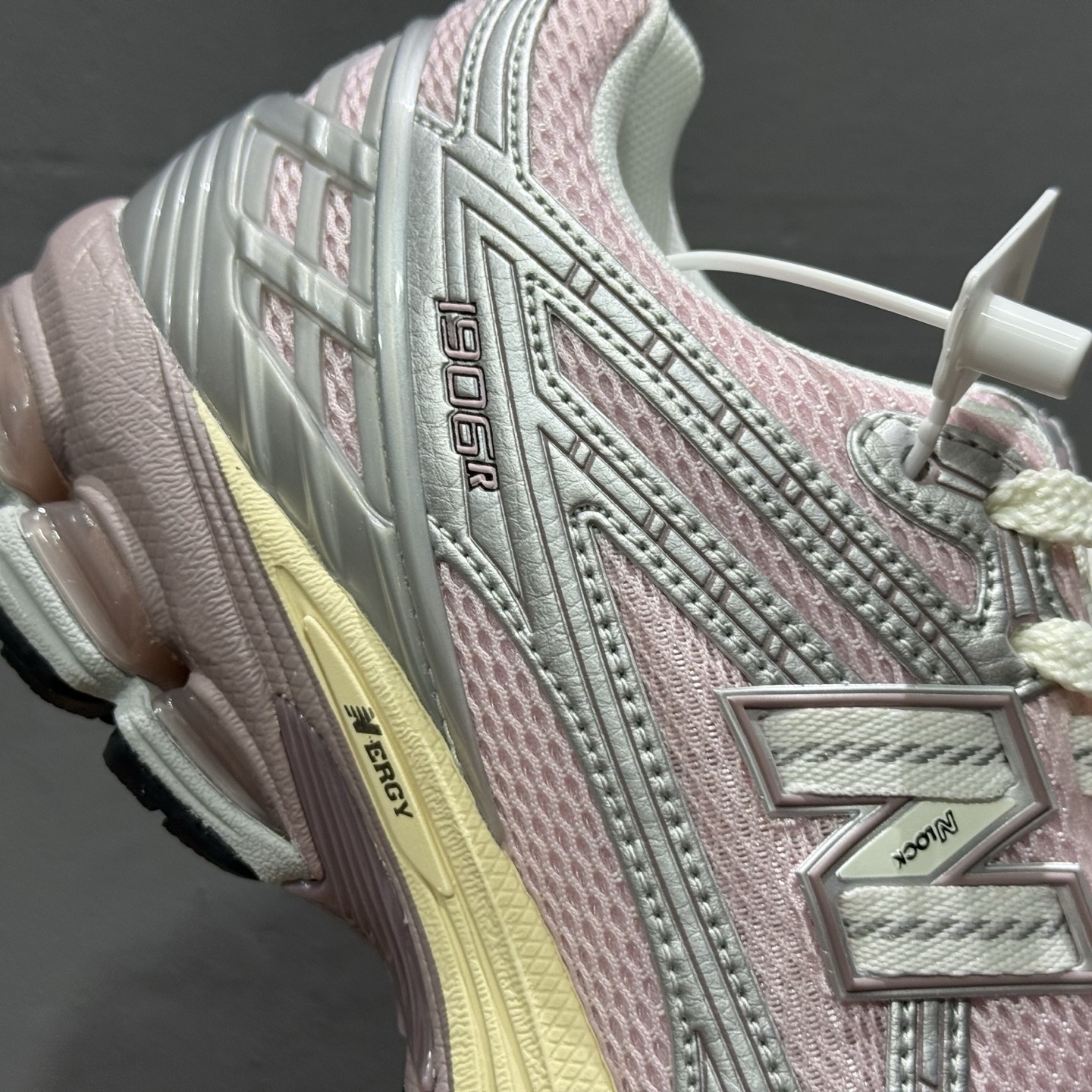 New Balance 1906系列复古老爹风休闲运动慢跑鞋 U1906RNF