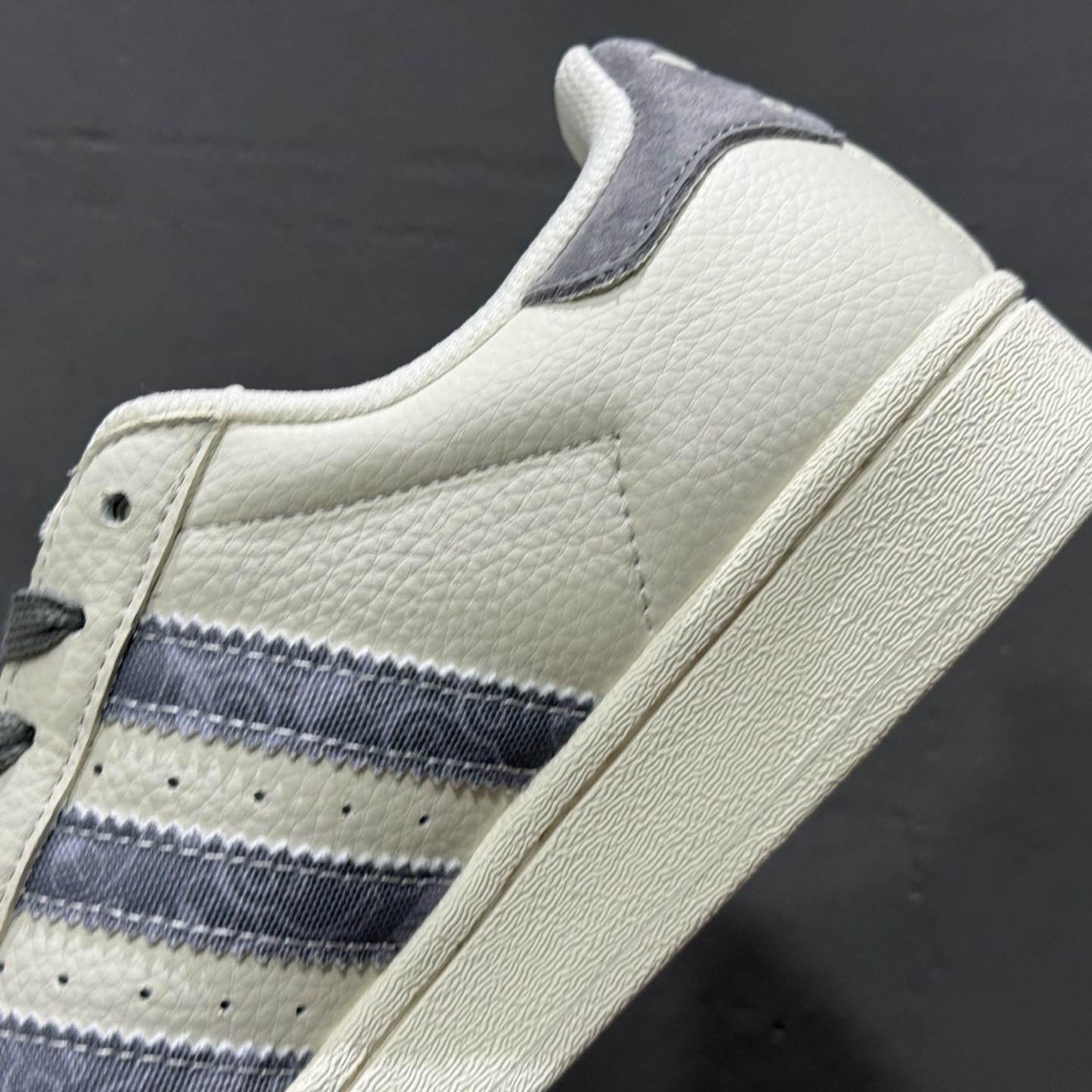 C版 Adidas Originals Superstar LV联名款 经典贝壳头 XS0011