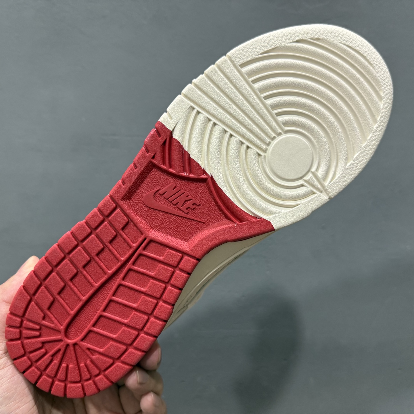 Nike SB Dunk Low“斯图西联名——经典红白绑带配色” 高端定制 低帮休闲板鞋  SJ2068-259