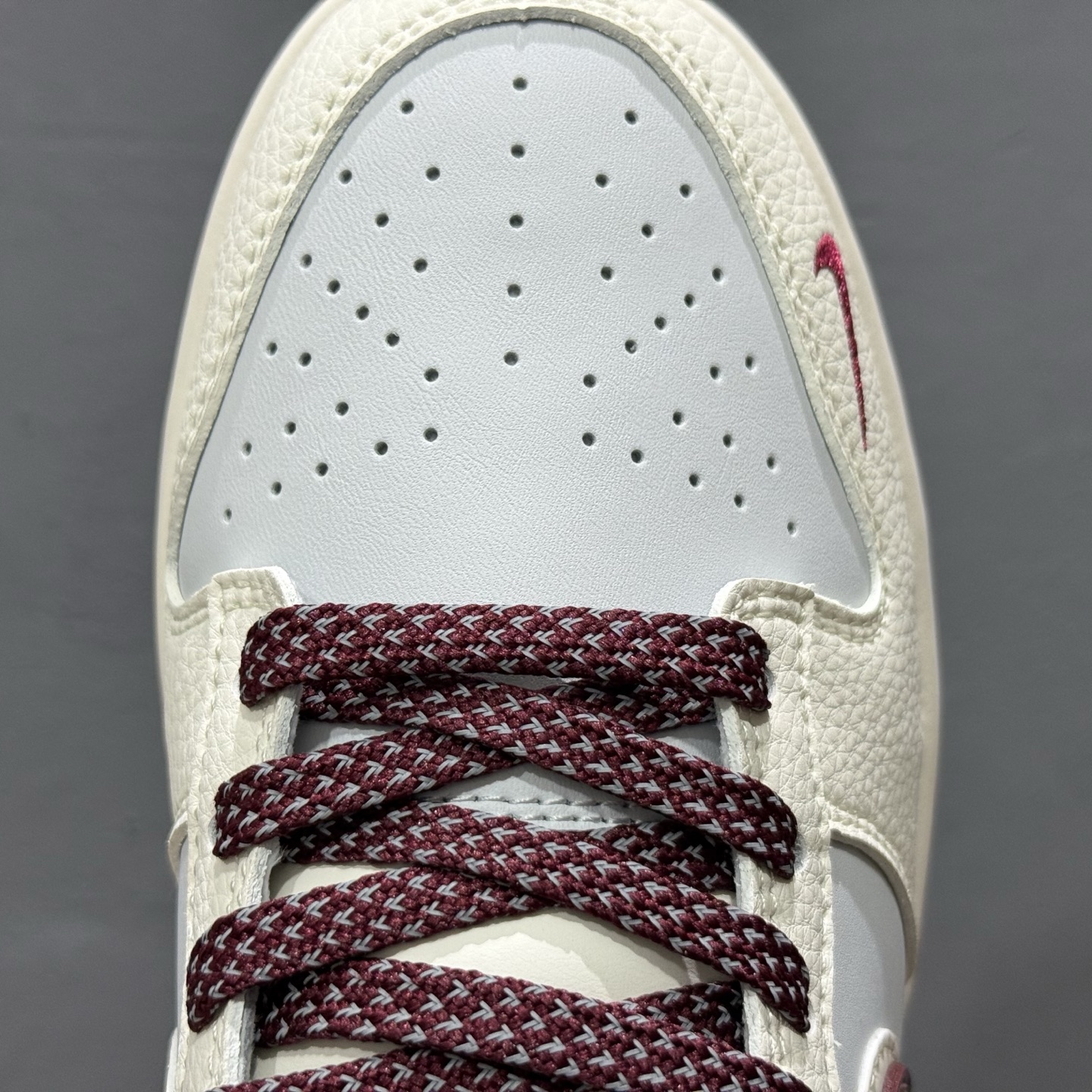 Nike SB Dunk Low“问界M9红彩勾” 周年高端定制 低帮休闲板鞋 FC1688-236 Nike SB Dunk Low“问界M9红彩勾” 周年高端定制 低帮休闲板鞋 FC1688-236