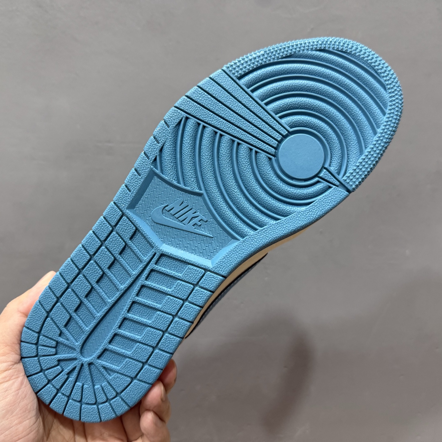 Travis Scott x Fragment Design x Jordan Air Jordan 1 Low OG SP “古驰联名——蓝勾蓝底”低帮休闲板鞋 ZH2598-165 Travis Scott x Fragment Design x Jordan Air Jordan 1 Low OG SP “古驰联名——蓝勾蓝底”低帮休闲板鞋 ZH2598-165