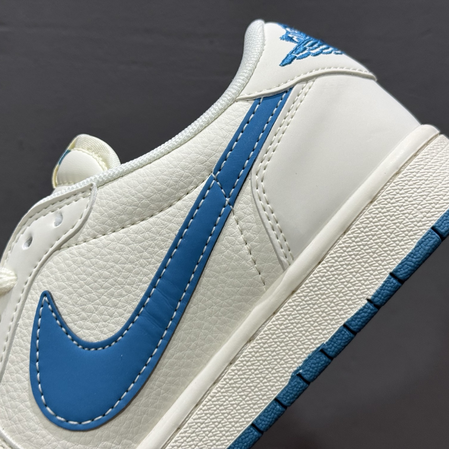 Travis Scott x Fragment Design x Jordan Air Jordan 1 Low OG SP “古驰联名——蓝勾蓝底”低帮休闲板鞋 ZH2598-165 Travis Scott x Fragment Design x Jordan Air Jordan 1 Low OG SP “古驰联名——蓝勾蓝底”低帮休闲板鞋 ZH2598-165