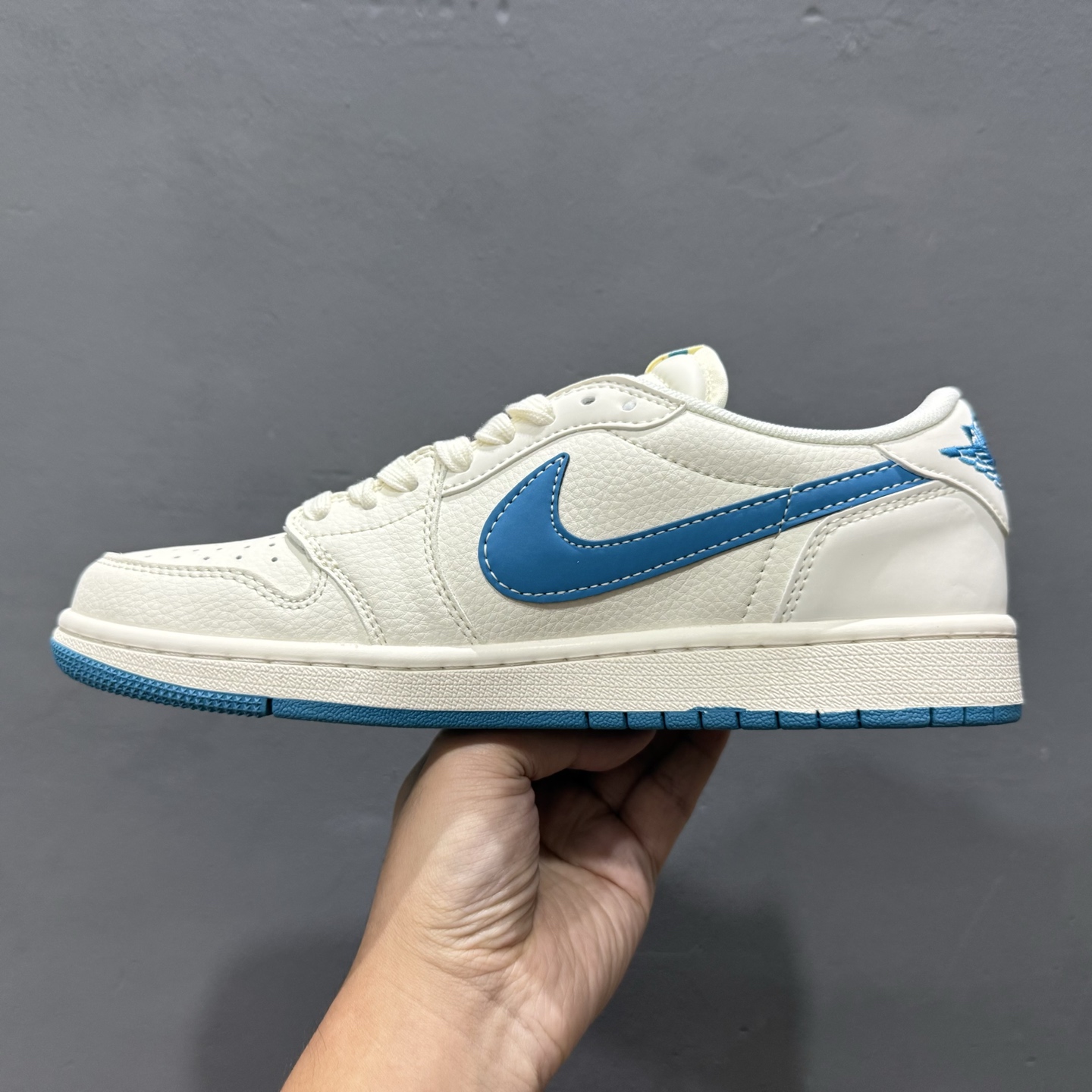 Travis Scott x Fragment Design x Jordan Air Jordan 1 Low OG SP “古驰联名——蓝勾蓝底”低帮休闲板鞋 ZH2598-165 Travis Scott x Fragment Design x Jordan Air Jordan 1 Low OG SP “古驰联名——蓝勾蓝底”低帮休闲板鞋 ZH2598-165