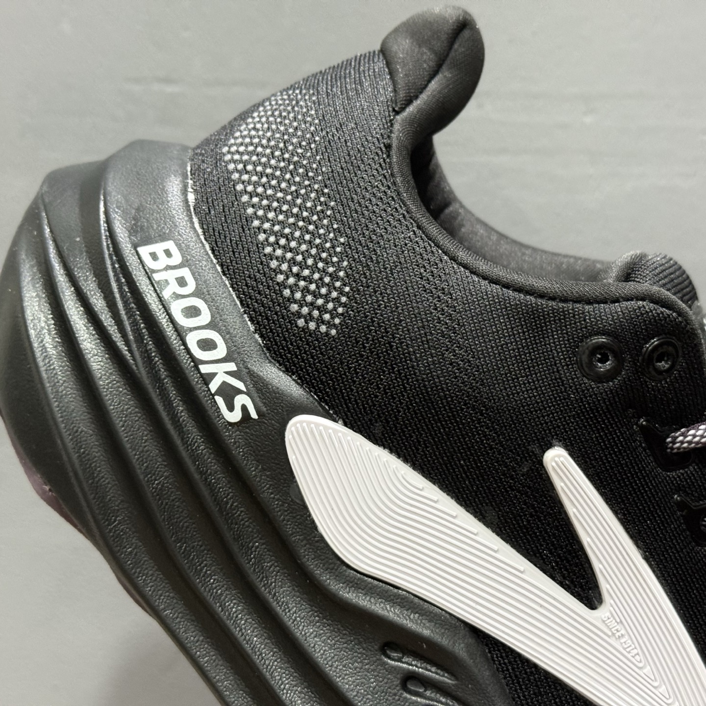 Z版 Brooks 布鲁克斯 Hyperion Max 2 超弹轻盈跑步鞋 低帮透气缓震支撑休闲运动慢跑鞋 120420 1B 077