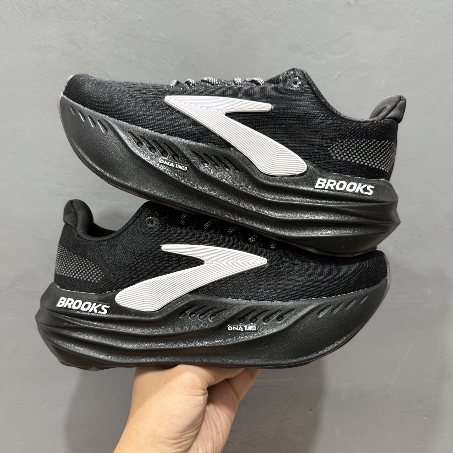 Z版 Brooks 布鲁克斯 Hyperion Max 2 超弹轻盈跑步鞋 低帮透气缓震支撑休闲运动慢跑鞋 120420 1B 077