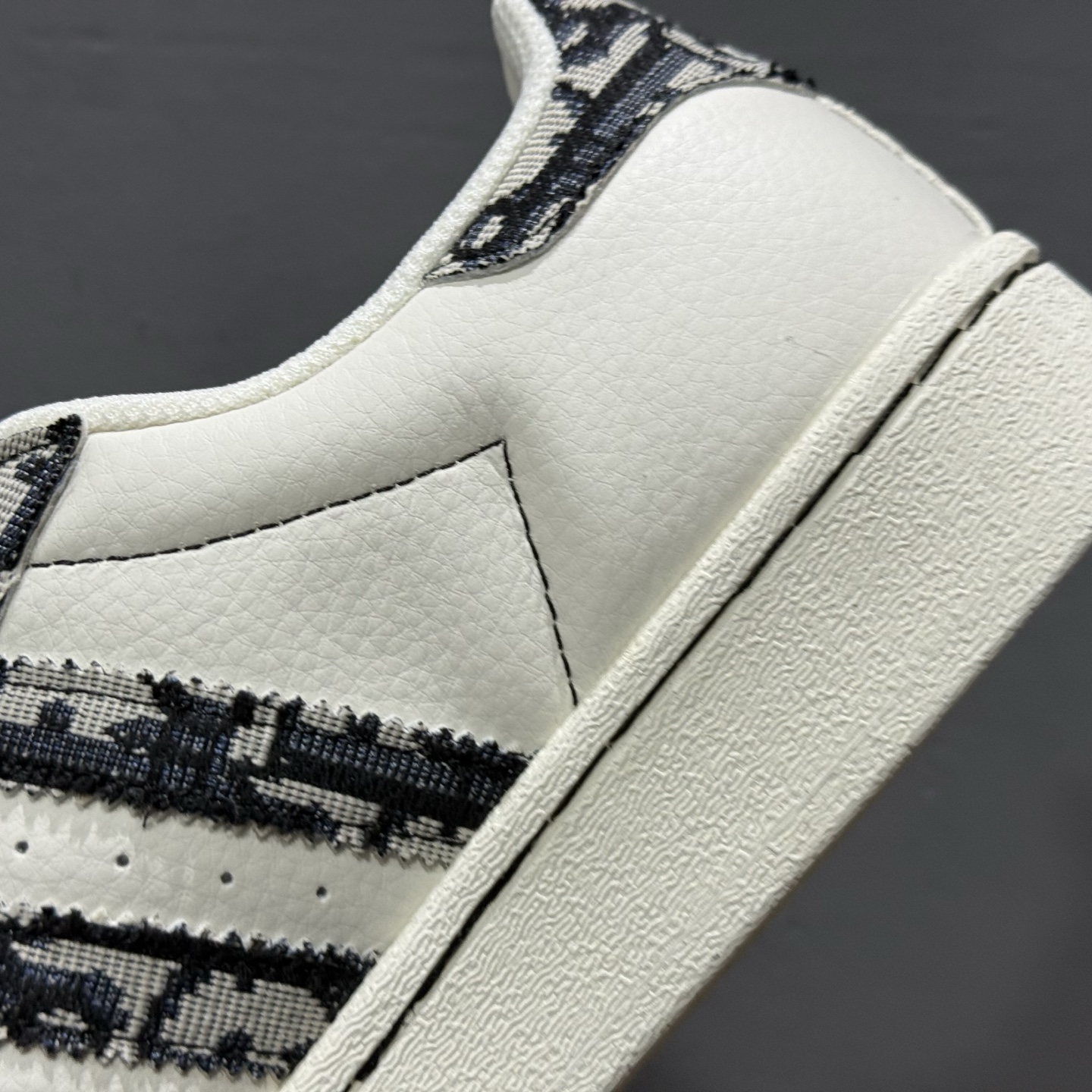 Adidas Originals Superstar 联名款 经典贝壳头 XS0019