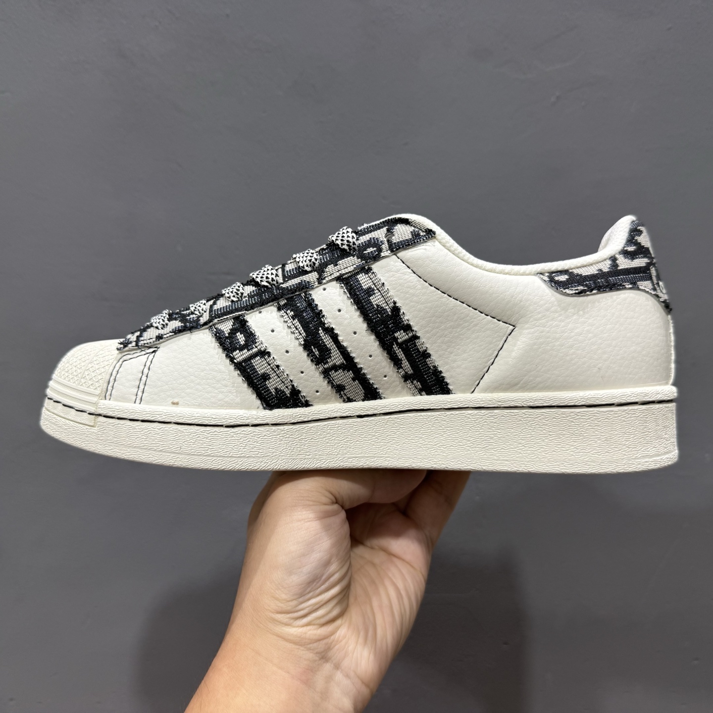 Adidas Originals Superstar 联名款 经典贝壳头 XS0019