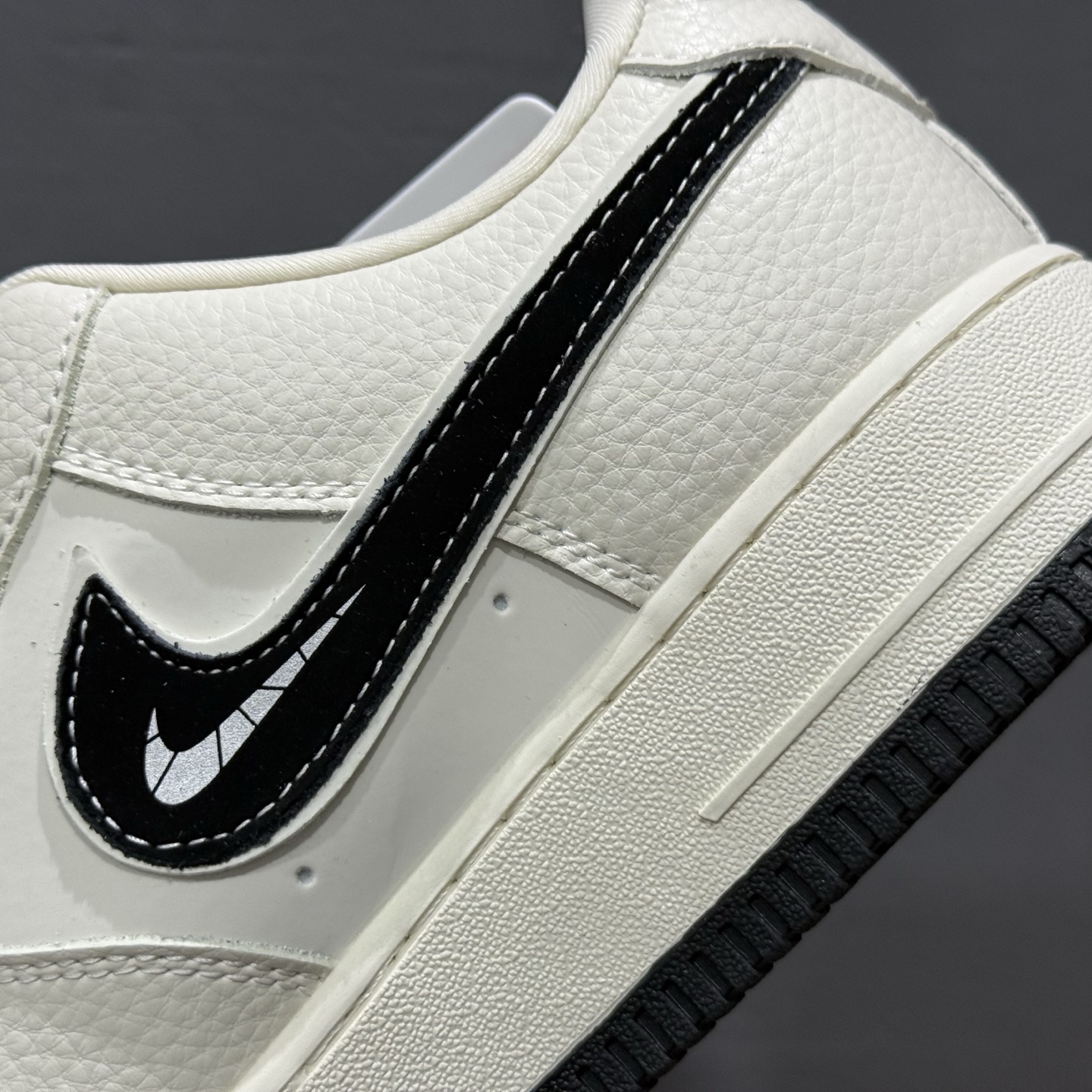 Nike Air Force 1'07 Low 斯图西联名 白灰 空军一号低帮休闲板鞋 KK1988-093 Nike Air Force 1'07 Low 斯图西联名 白灰 空军一号低帮休闲板鞋 KK1988-093