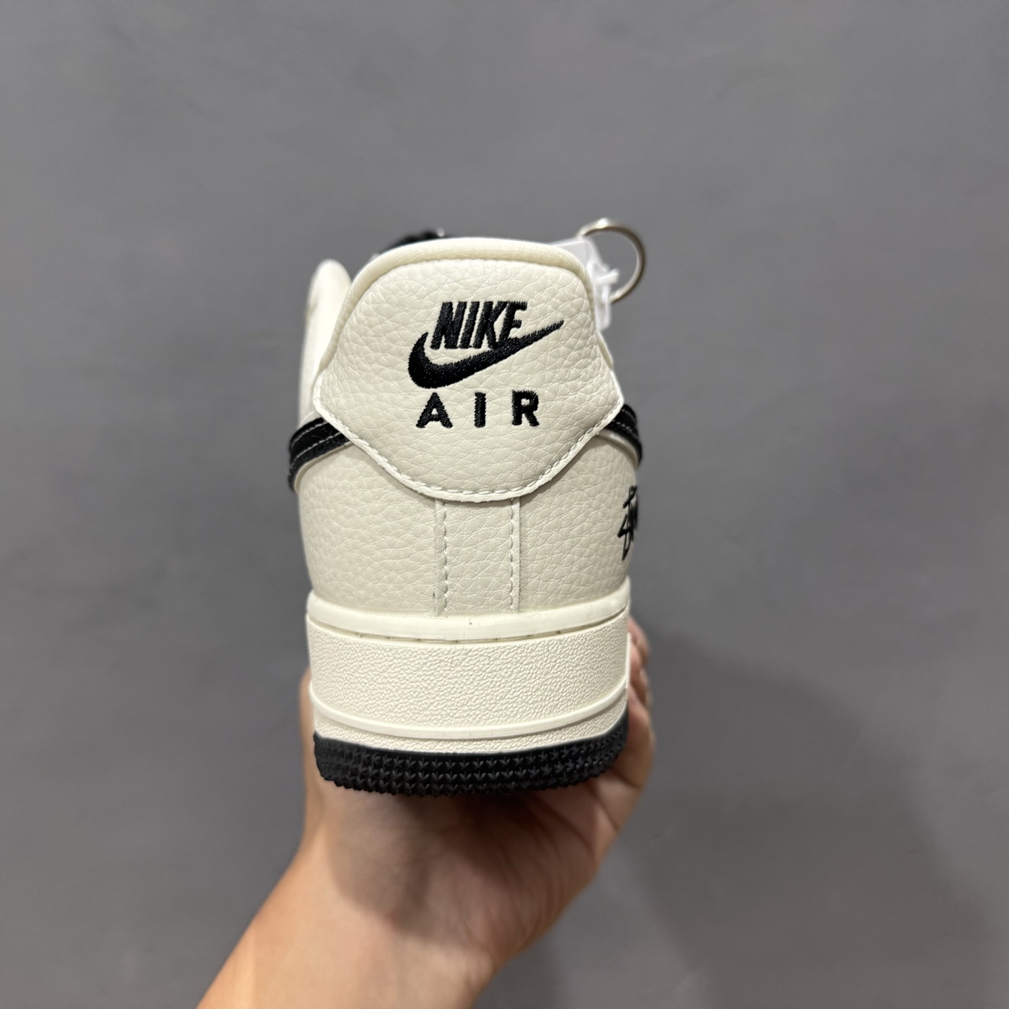 Nike Air Force 1'07 Low 斯图西联名 白灰 空军一号低帮休闲板鞋 KK1988-093 Nike Air Force 1'07 Low 斯图西联名 白灰 空军一号低帮休闲板鞋 KK1988-093