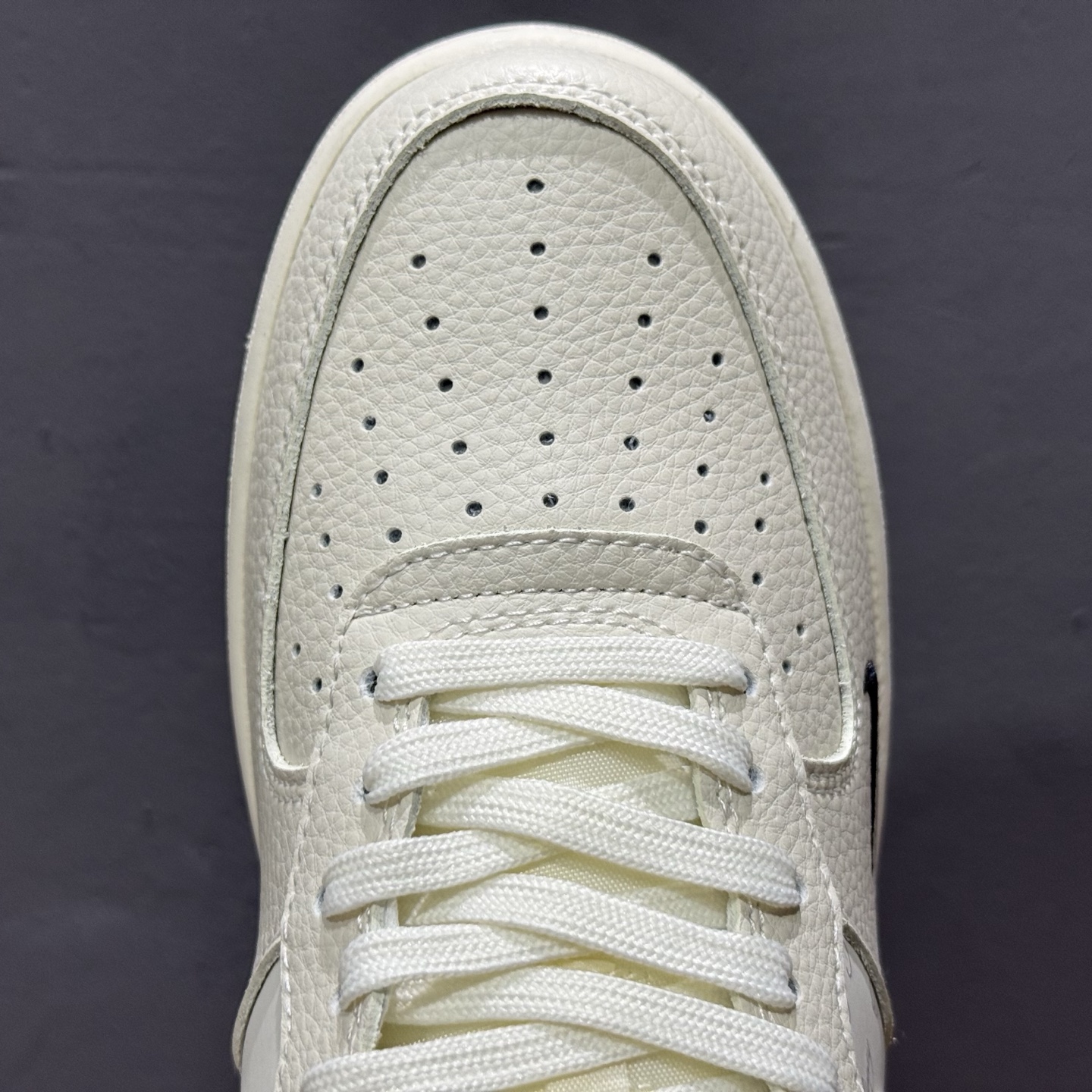 Nike Air Force 1'07 Low 斯图西联名 白灰 空军一号低帮休闲板鞋 KK1988-093 Nike Air Force 1'07 Low 斯图西联名 白灰 空军一号低帮休闲板鞋 KK1988-093