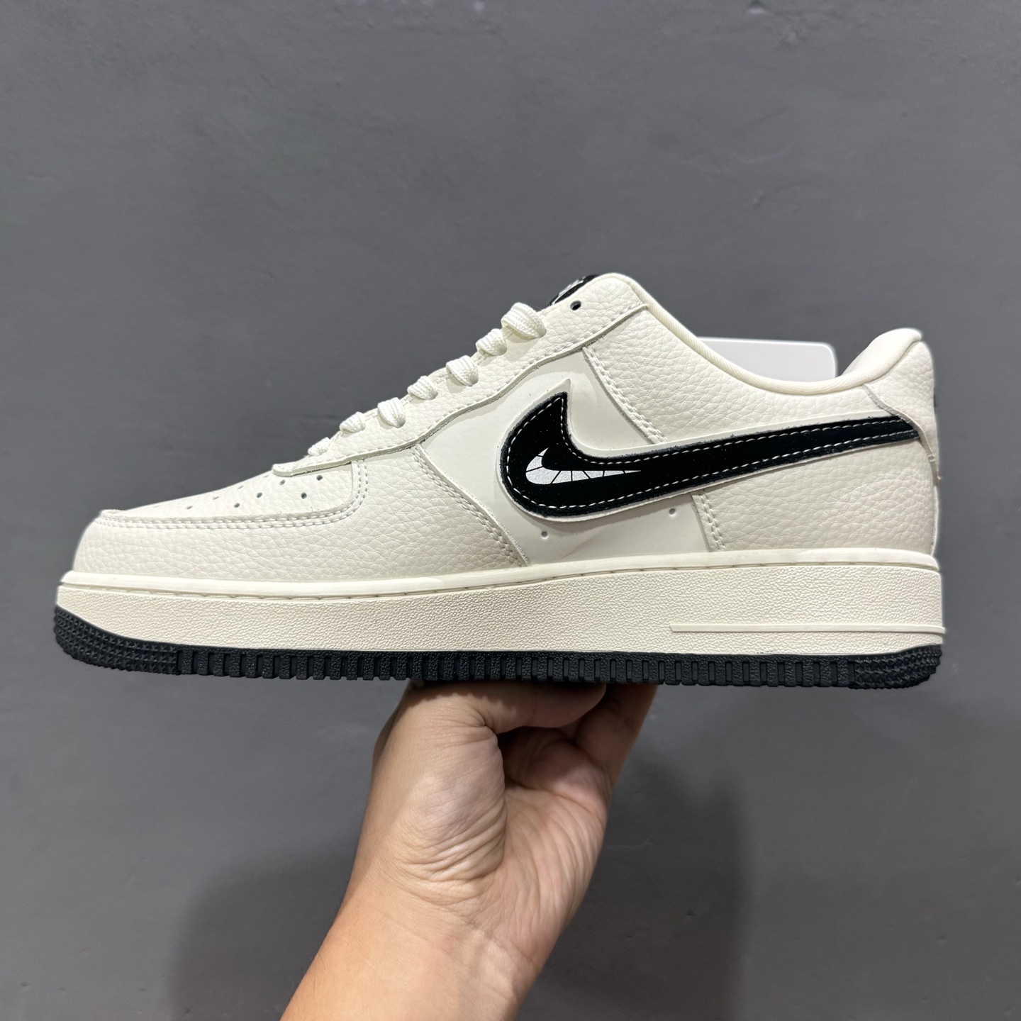 Nike Air Force 1'07 Low 斯图西联名 白灰 空军一号低帮休闲板鞋 KK1988-093 Nike Air Force 1'07 Low 斯图西联名 白灰 空军一号低帮休闲板鞋 KK1988-093