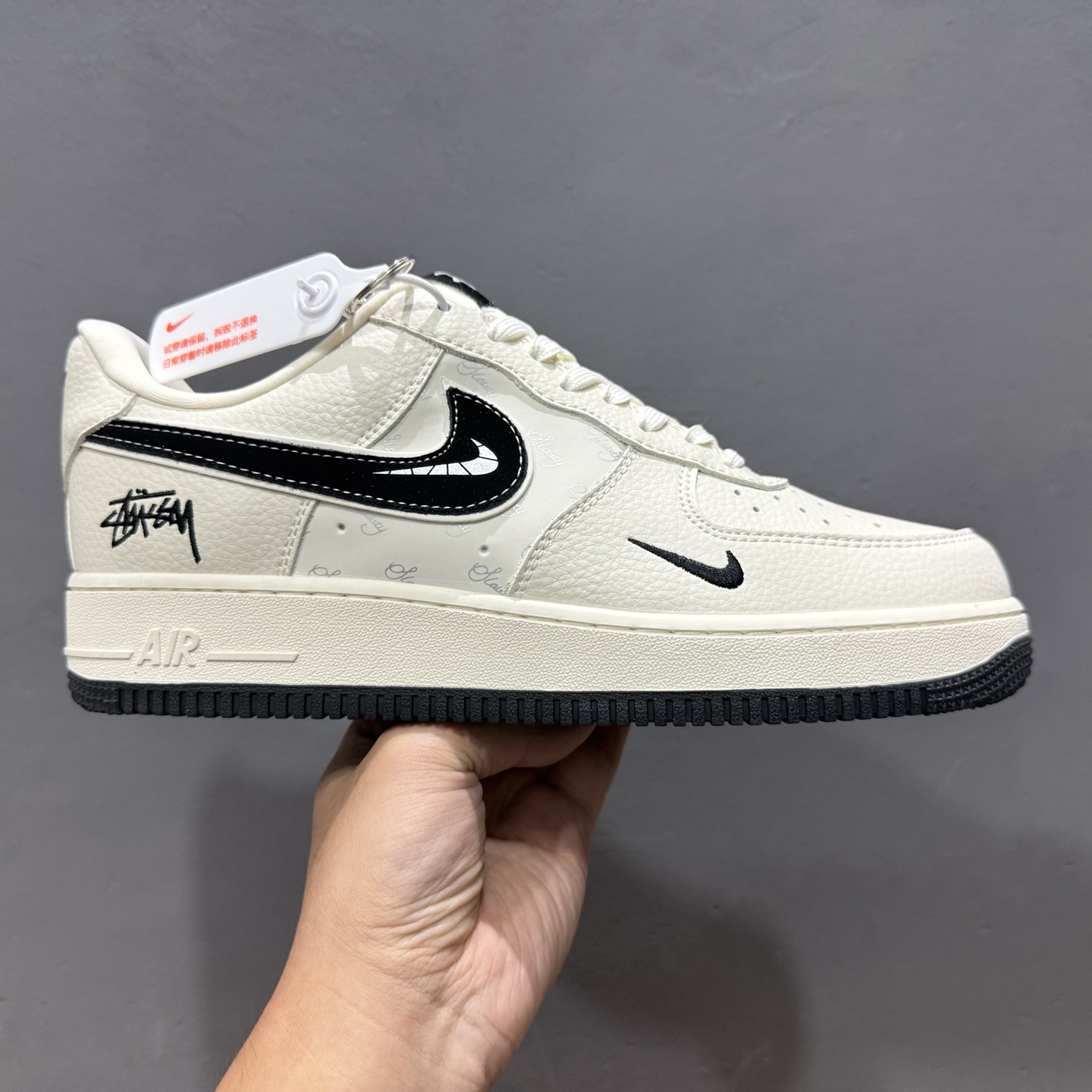 Nike Air Force 1’07 Low 斯图西联名 白灰 空军一号低帮休闲板鞋 KK1988-093 Nike Air Force 1’07 Low 斯图西联名 白灰 空军一号低帮休闲板鞋 KK1988-093