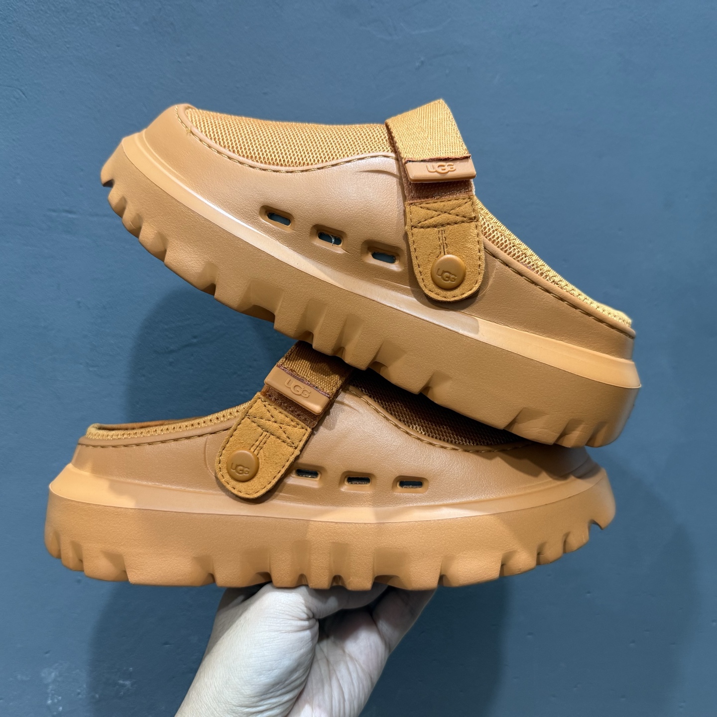 L/UGG夏季新款雪之答案SKTA 经典简约舒适百搭 时尚潮流休闲 厚底增高舒适轻便透气洞洞鞋 L/UGG夏季新款雪之答案SKTA 经典简约舒适百搭 时尚潮流休闲 厚底增高舒适轻便透气洞洞鞋