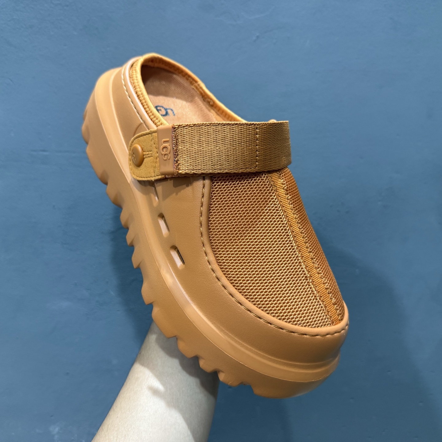 L/UGG夏季新款雪之答案SKTA 经典简约舒适百搭 时尚潮流休闲 厚底增高舒适轻便透气洞洞鞋 L/UGG夏季新款雪之答案SKTA 经典简约舒适百搭 时尚潮流休闲 厚底增高舒适轻便透气洞洞鞋