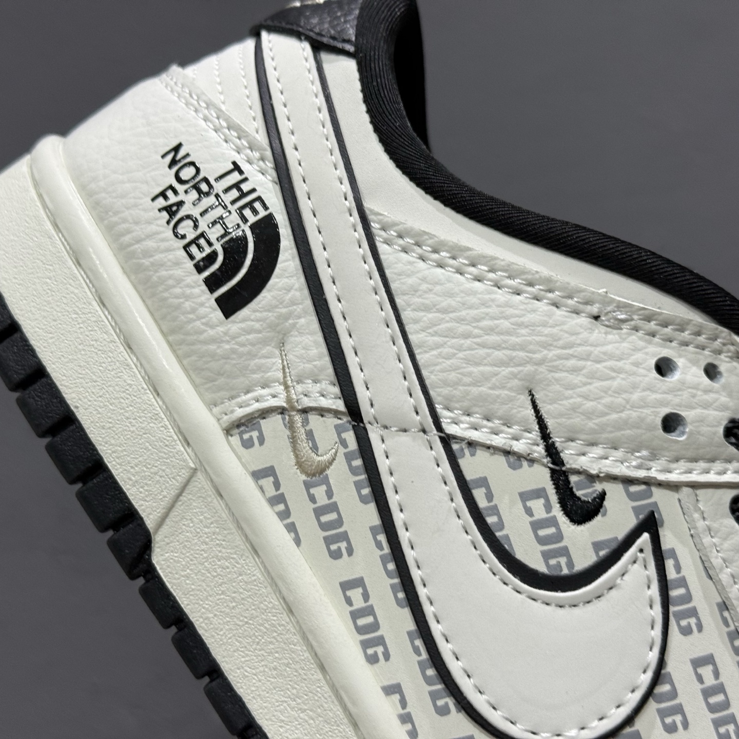 Nike SB Dunk Low 北面联名 黑白三小勾 周年高端定制 低帮休闲板鞋 SC9207-423