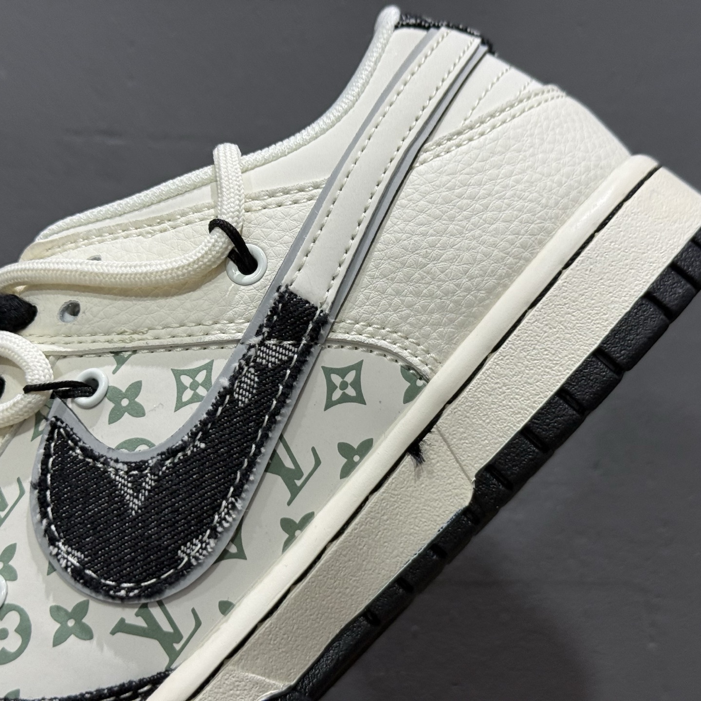 XC版Travis Scott x Fragment Design x Air Jordan 1 Low OG SP AJ1 乔1 LV联名 黑牛仔布 低帮文化休闲板鞋 YX5066-338