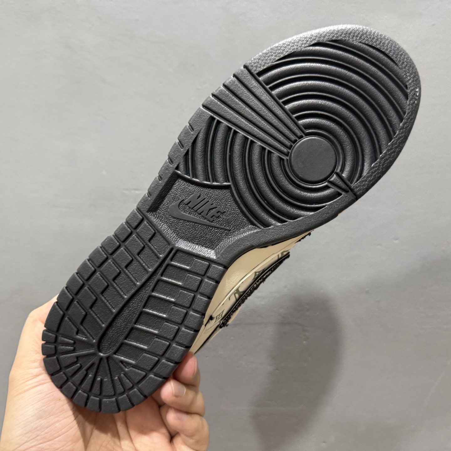 XC版Travis Scott x Fragment Design x Air Jordan 1 Low OG SP AJ1 乔1 LV联名 黑牛仔布 低帮文化休闲板鞋 YX5066-338