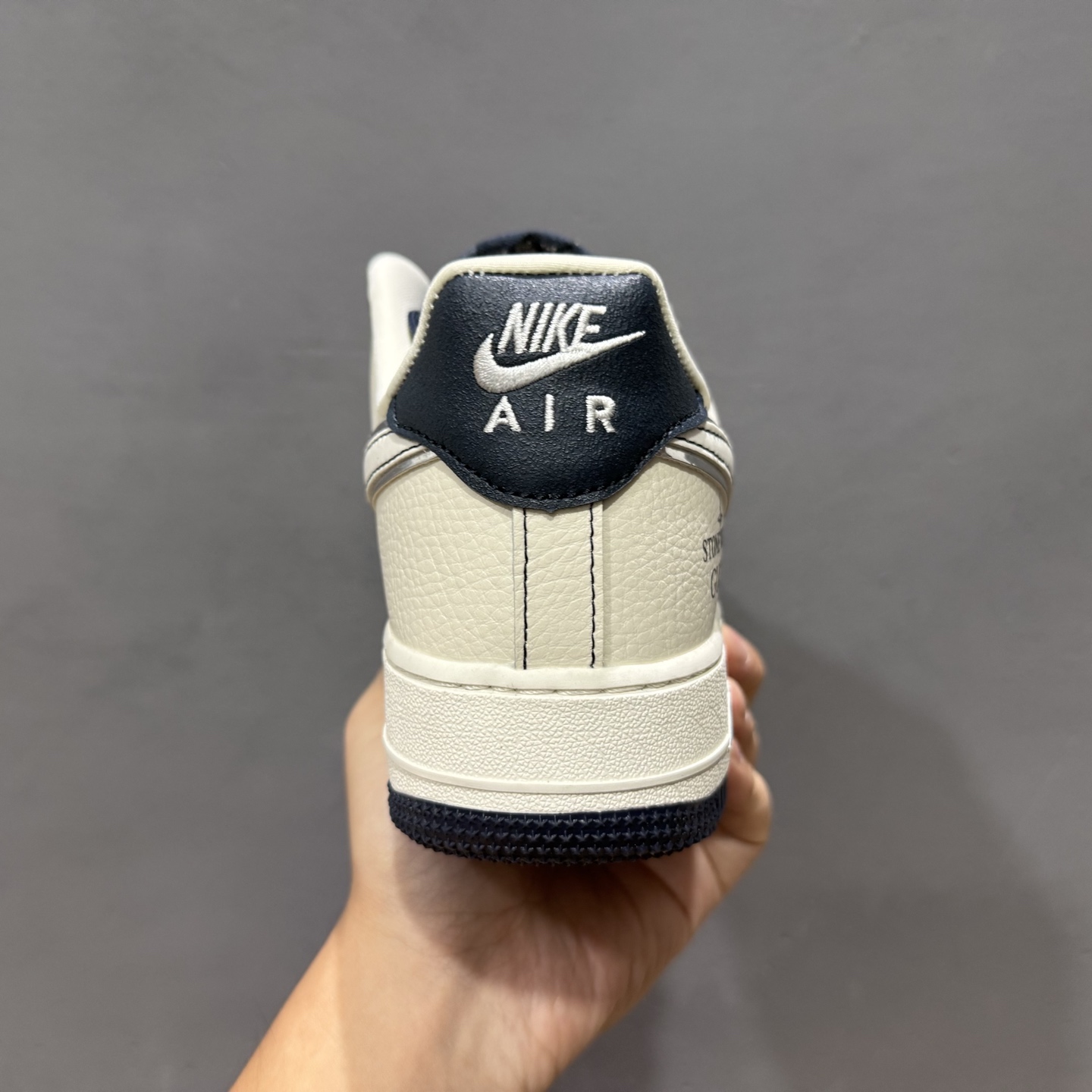 Nike Air Force 1'07 Low 斯图西联名 白灰 空军一号低帮休闲板鞋 KK1988-013 Nike Air Force 1'07 Low 斯图西联名 白灰 空军一号低帮休闲板鞋 KK1988-013