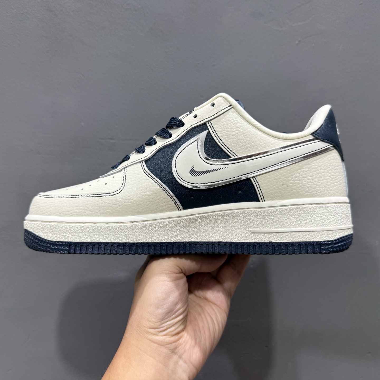 Nike Air Force 1'07 Low 斯图西联名 白灰 空军一号低帮休闲板鞋 KK1988-013 Nike Air Force 1'07 Low 斯图西联名 白灰 空军一号低帮休闲板鞋 KK1988-013