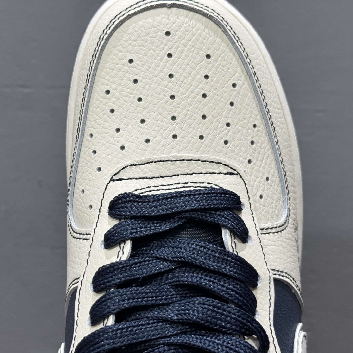 Nike Air Force 1'07 Low 斯图西联名 白灰 空军一号低帮休闲板鞋 KK1988-013 Nike Air Force 1'07 Low 斯图西联名 白灰 空军一号低帮休闲板鞋 KK1988-013