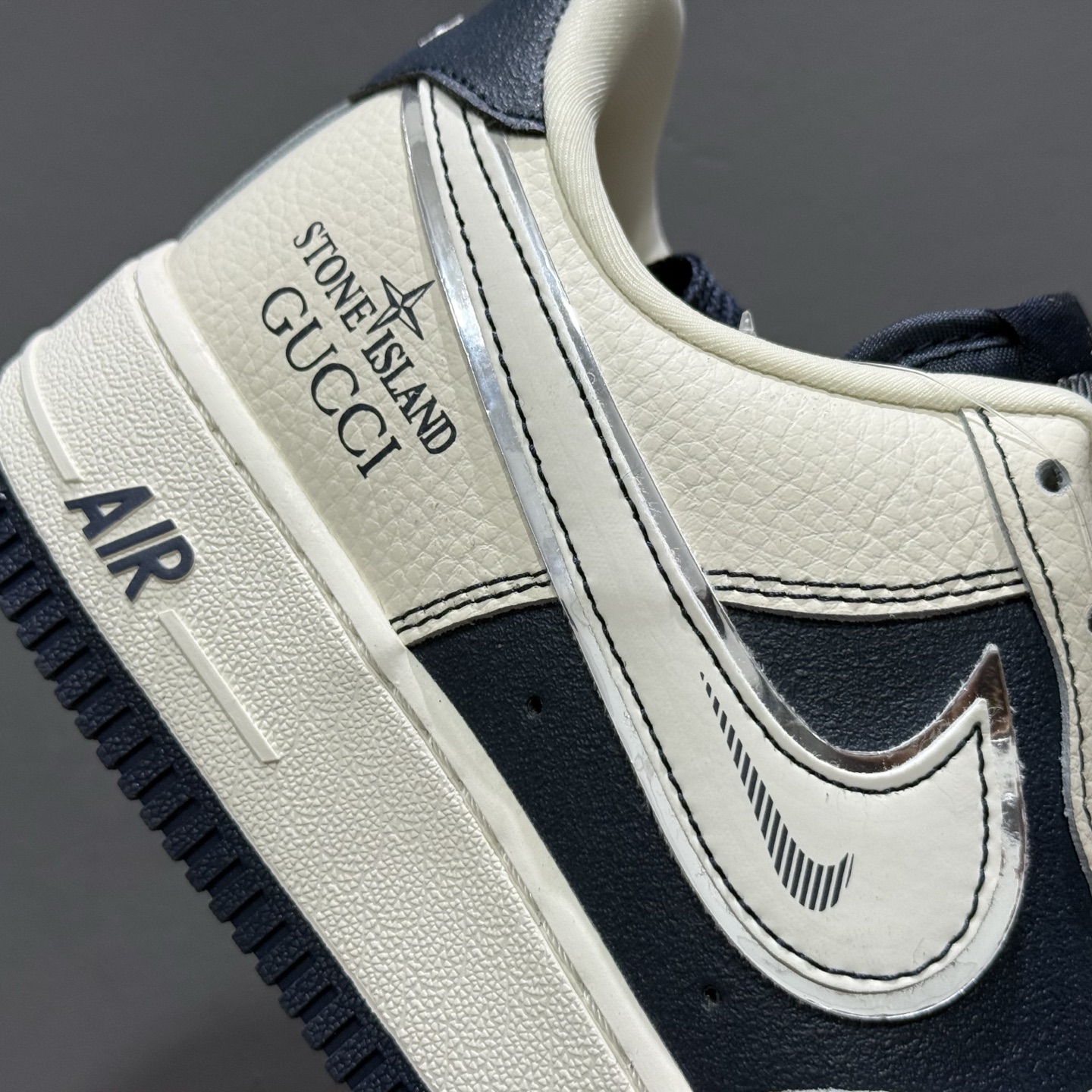 Nike Air Force 1'07 Low 斯图西联名 白灰 空军一号低帮休闲板鞋 KK1988-013 Nike Air Force 1'07 Low 斯图西联名 白灰 空军一号低帮休闲板鞋 KK1988-013