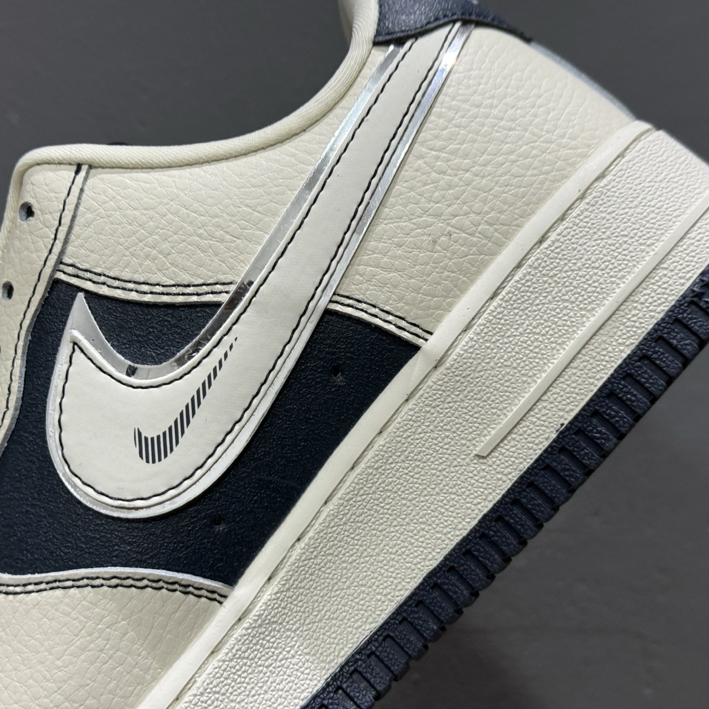 Nike Air Force 1'07 Low 斯图西联名 白灰 空军一号低帮休闲板鞋 KK1988-013 Nike Air Force 1'07 Low 斯图西联名 白灰 空军一号低帮休闲板鞋 KK1988-013