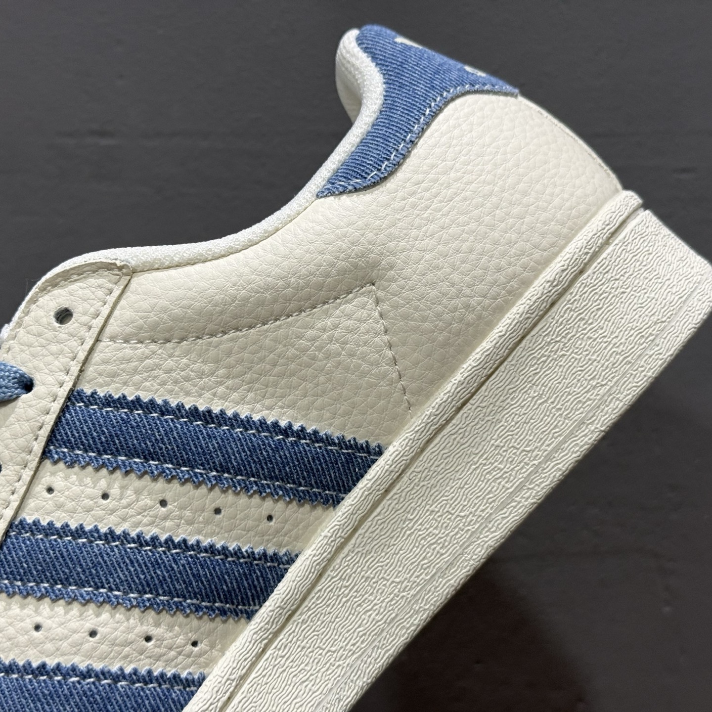 Adidas Originals Superstar 联名款 经典贝壳头 AD8010
